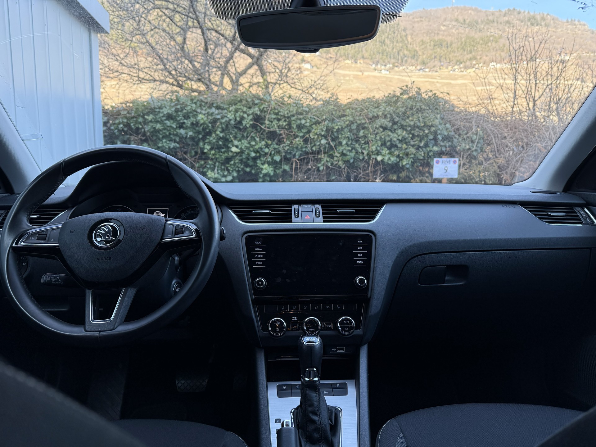 SKODA Octavia Combi 2.0 TSI Soleil 4x4 DSG-image-10