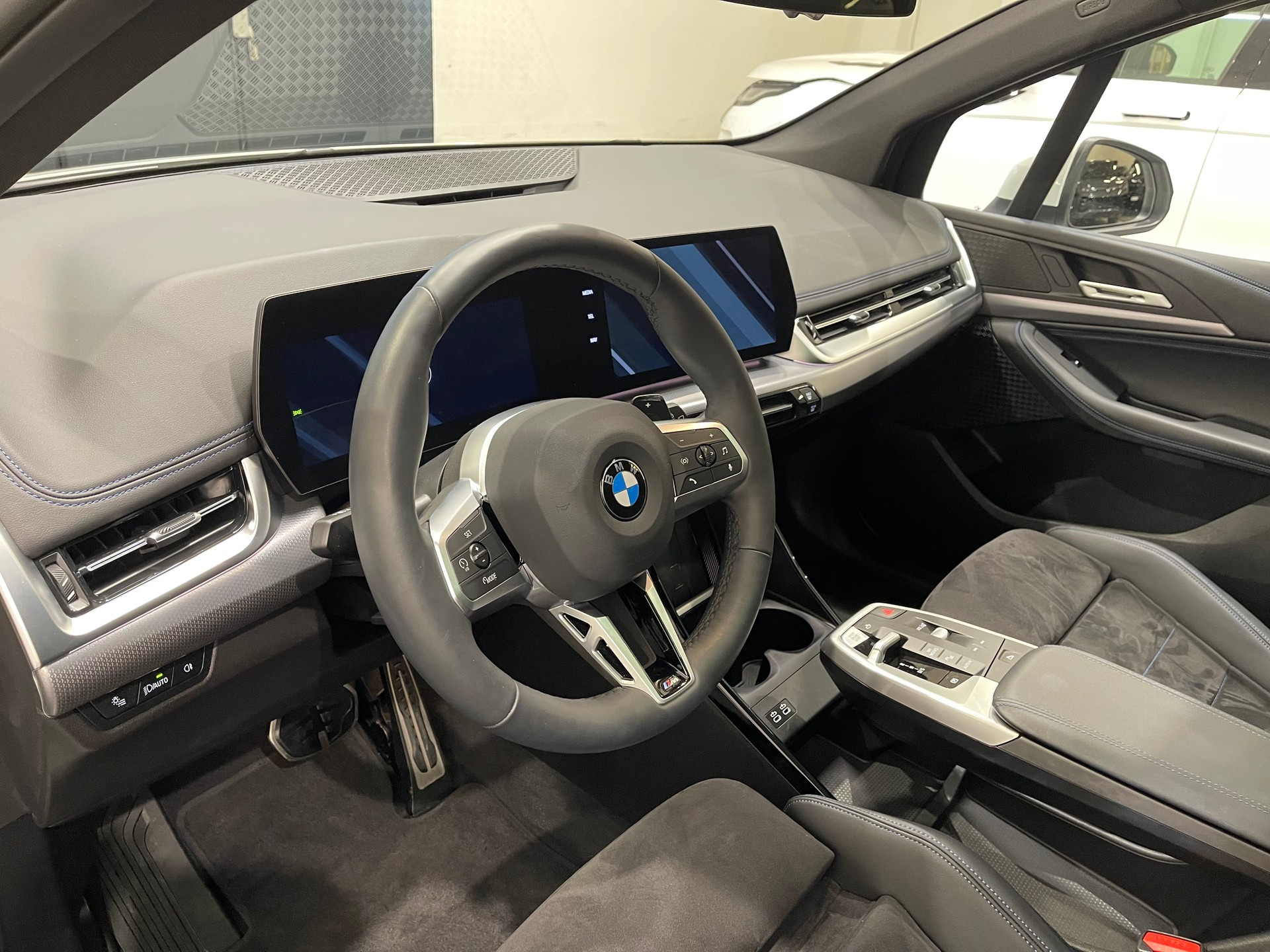 BMW 220i Active Tourer M Sport DKG *AHK*-image-10