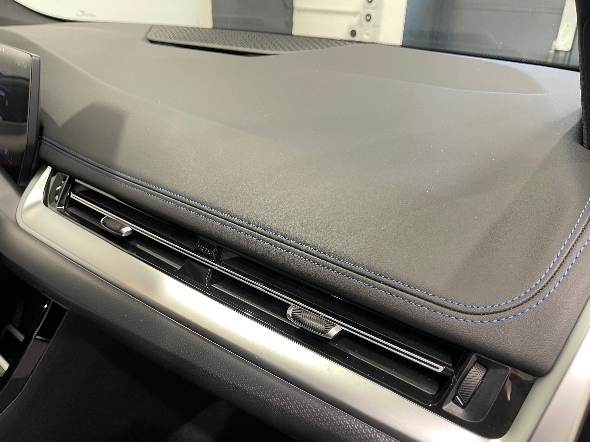 BMW 220i Active Tourer M Sport DKG *AHK*-image-31