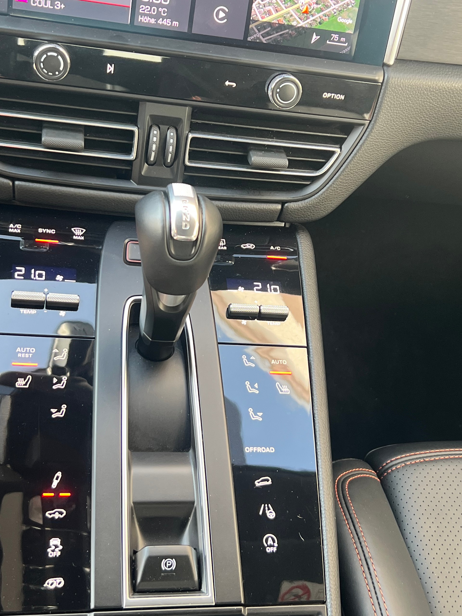 PORSCHE Macan GTS PDK-image-4