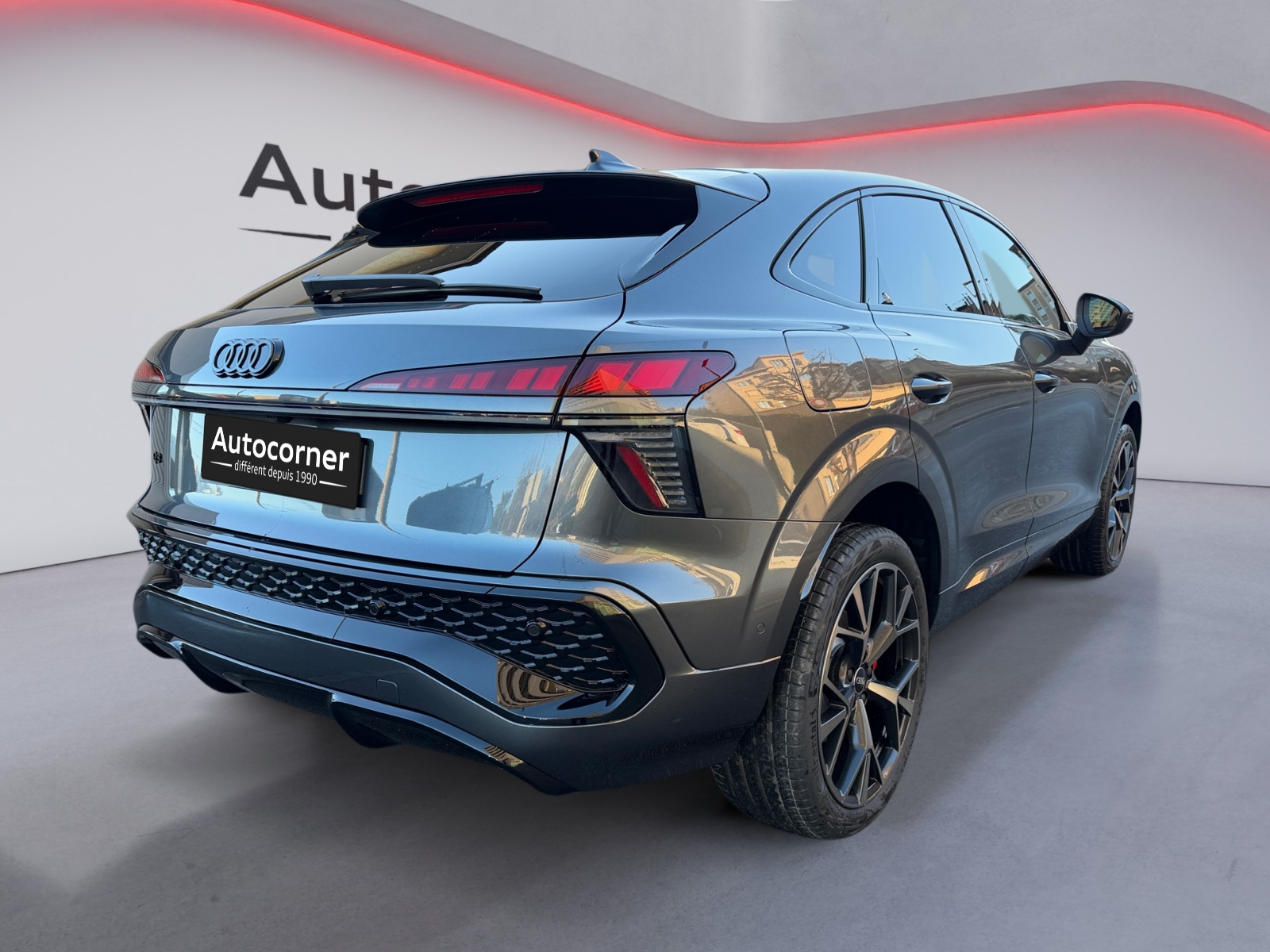 AUDI Q3 Sportback e-hybrid 200 kW S tronig-image-4