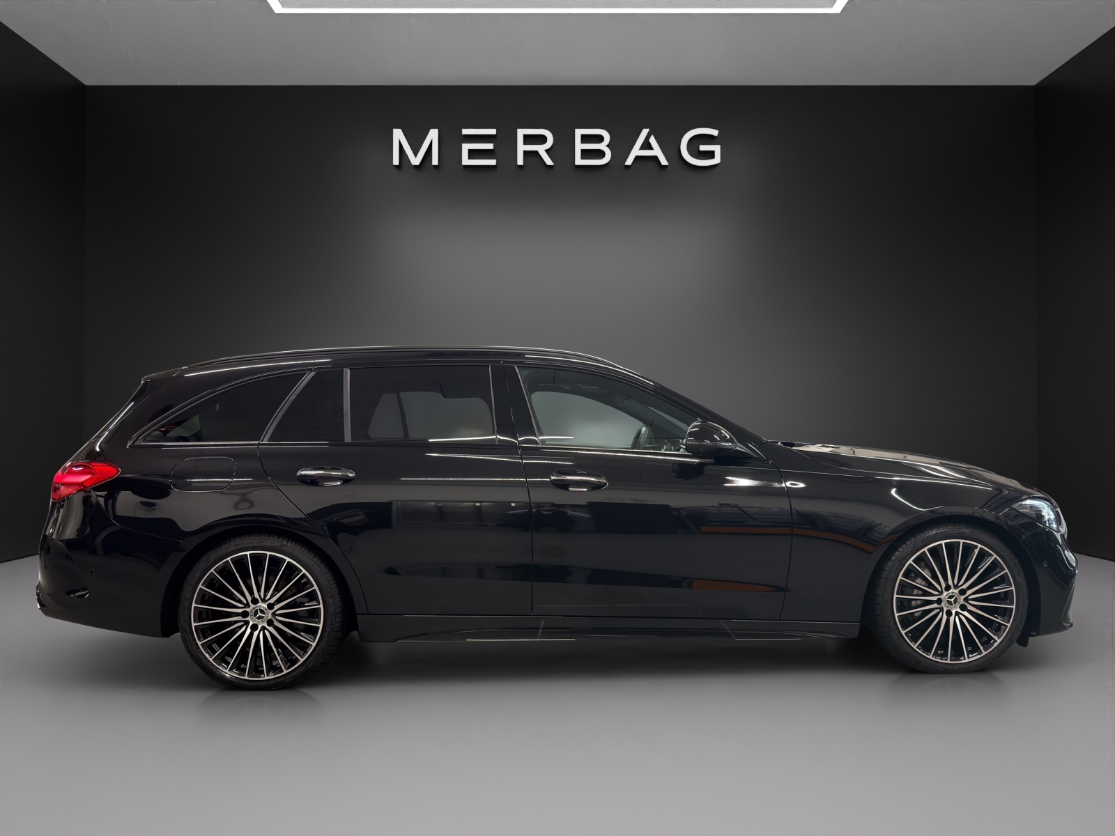 MERCEDES-BENZ C 220 d T 4 Matic-image-1