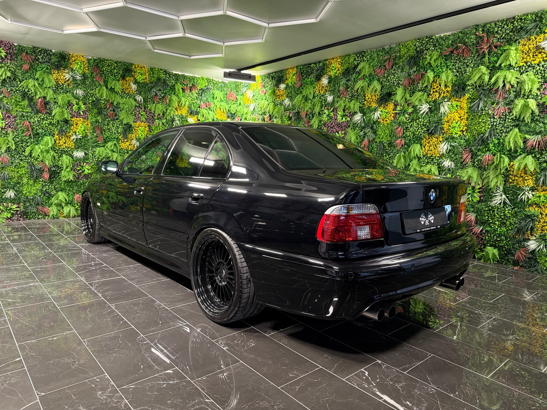 BMW M5-image-9