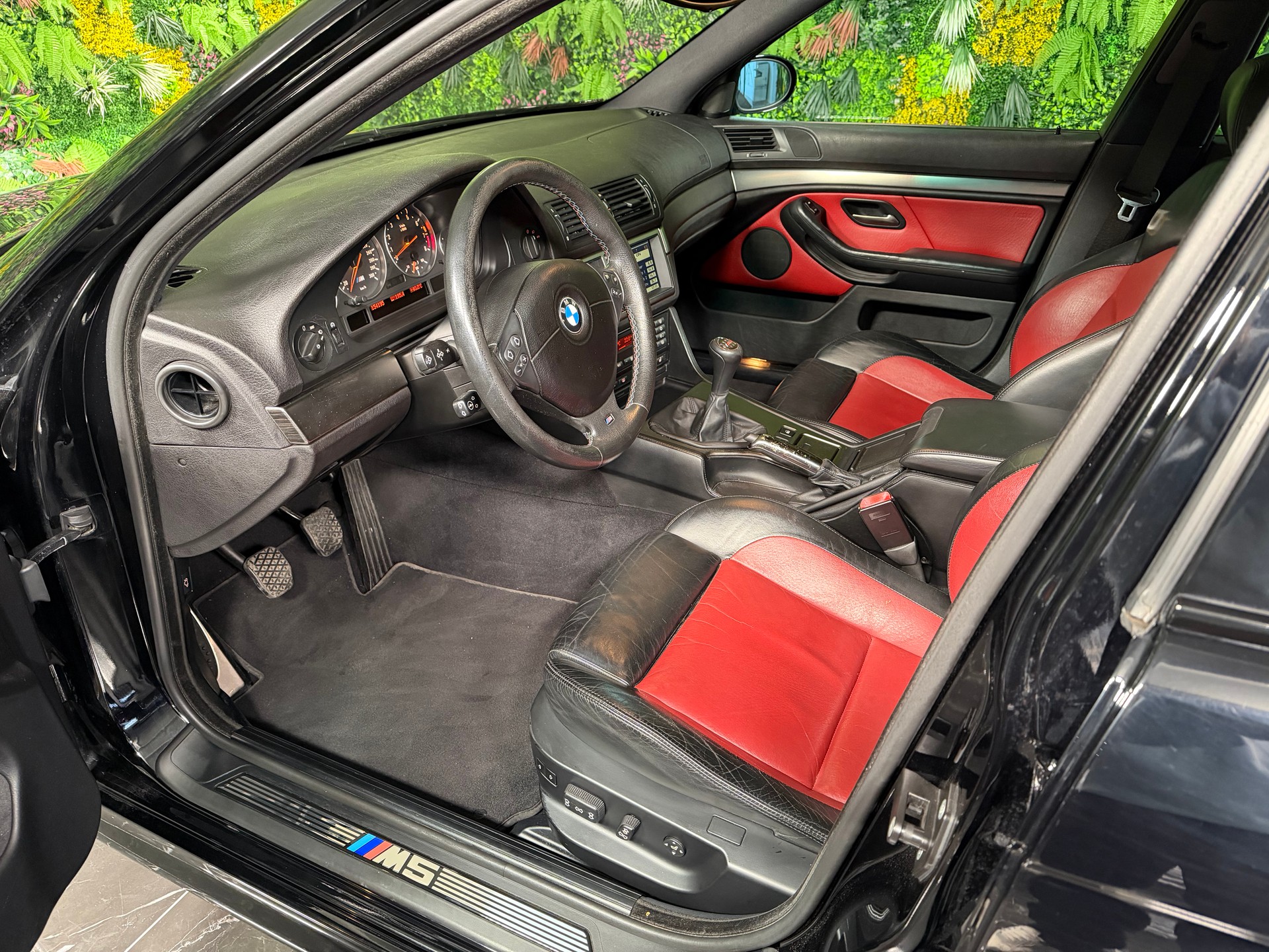 BMW M5-image-11