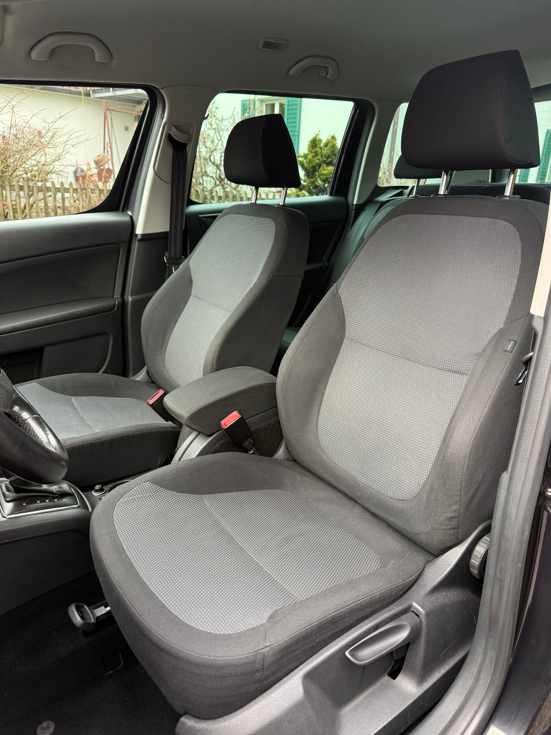 SKODA Yeti 2.0 TDI Clever 4x4 DSG Frisch MFK-image-9