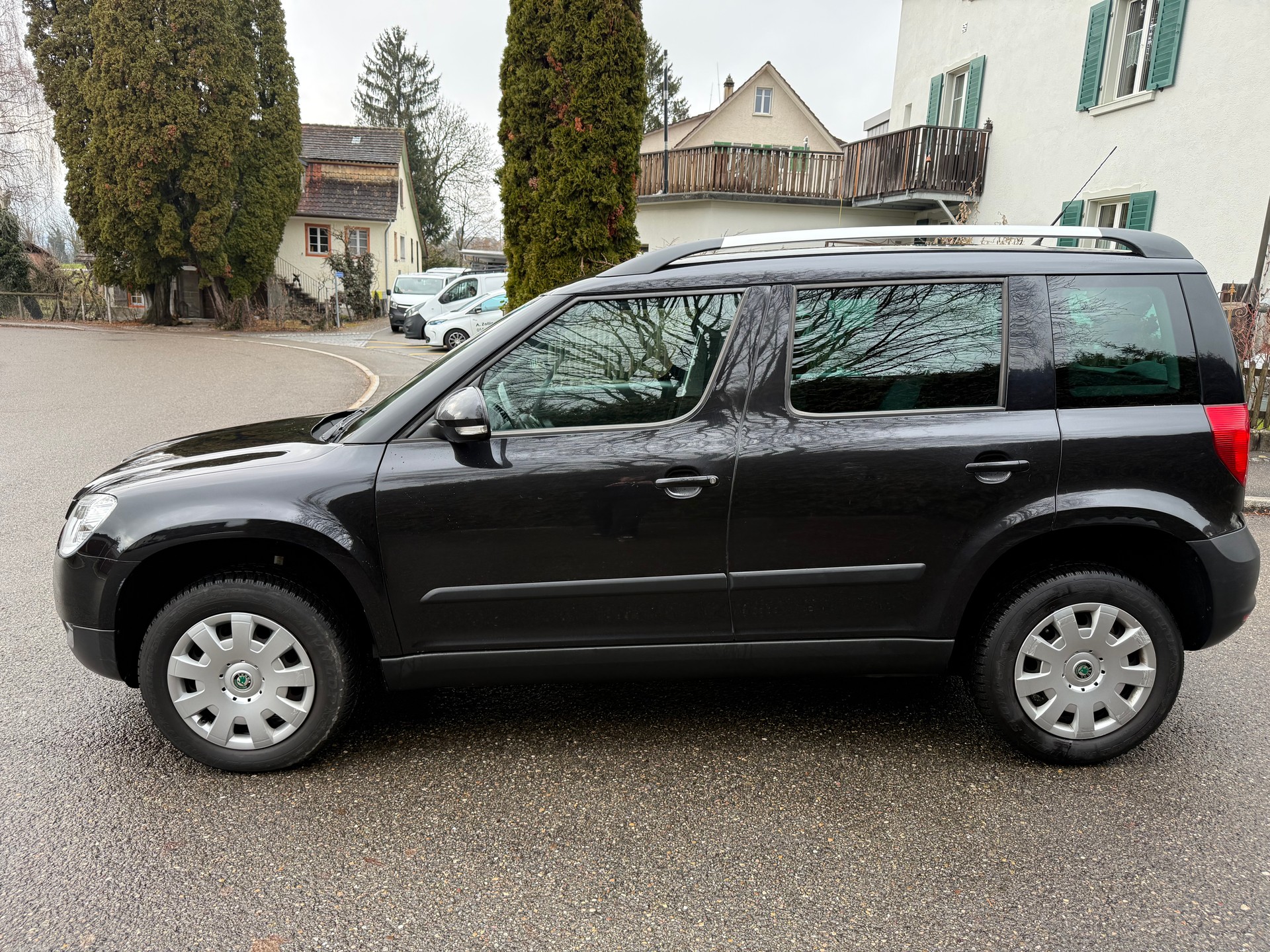 SKODA Yeti 2.0 TDI Clever 4x4 DSG Frisch MFK-image-2