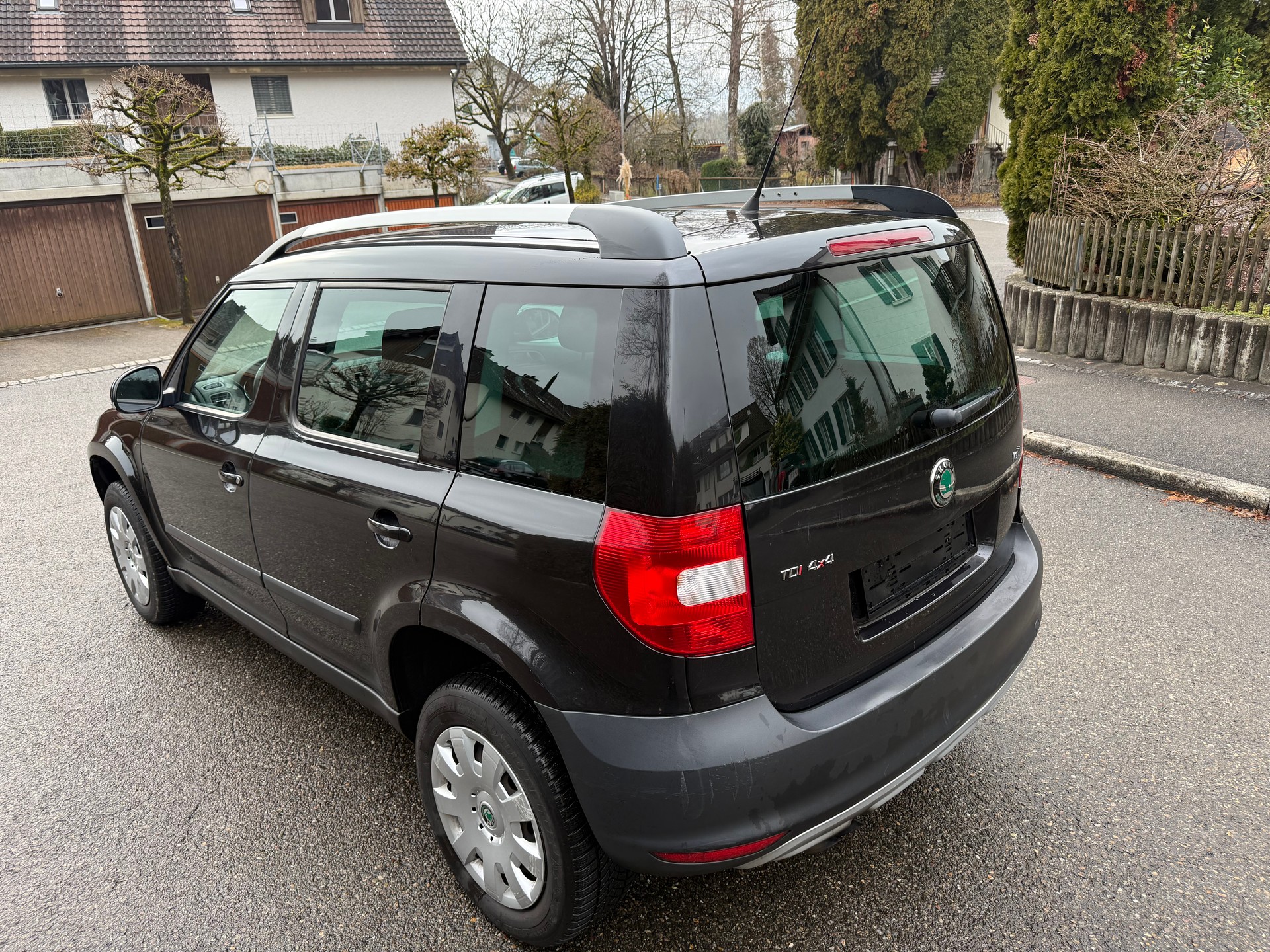 SKODA Yeti 2.0 TDI Clever 4x4 DSG Frisch MFK-image-4