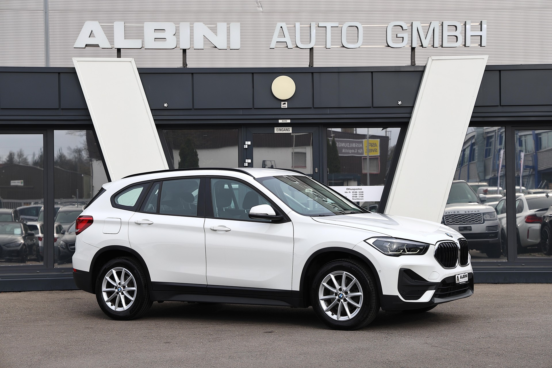 BMW X1 xDrive 18d Essential Edition Steptronic-image-2