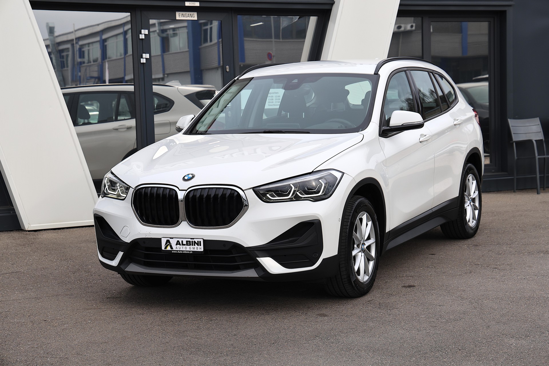 BMW X1 xDrive 18d Essential Edition Steptronic-image-1