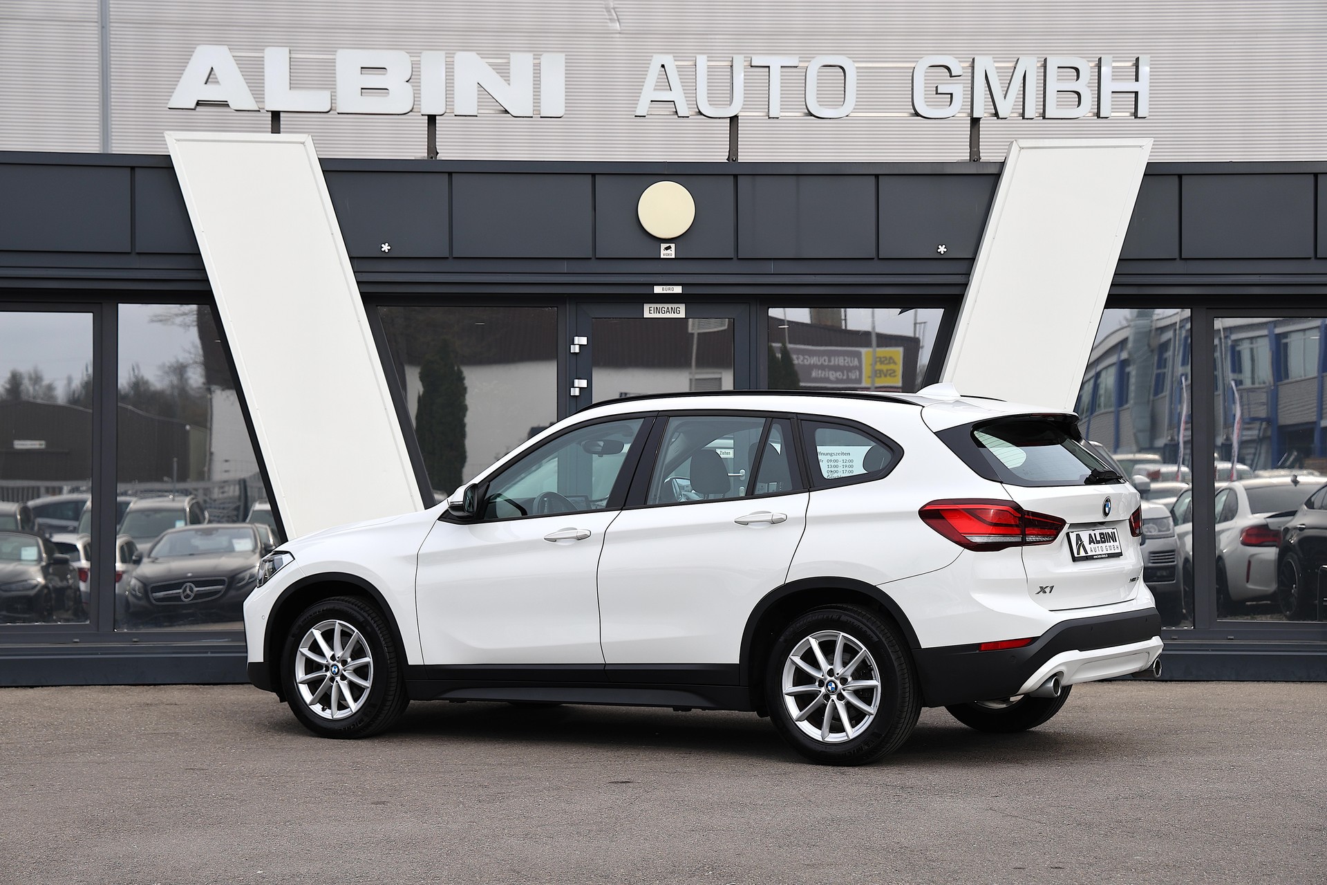 BMW X1 xDrive 18d Essential Edition Steptronic-image-4