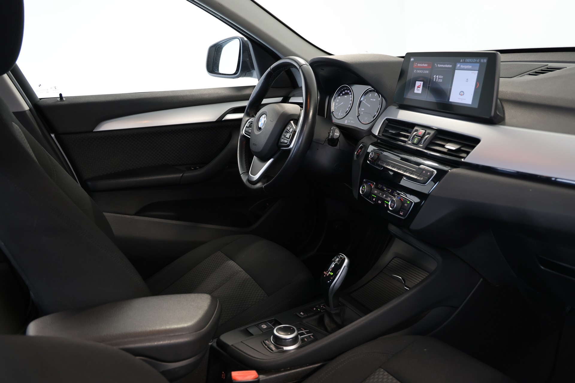 BMW X1 xDrive 18d Essential Edition Steptronic-image-13