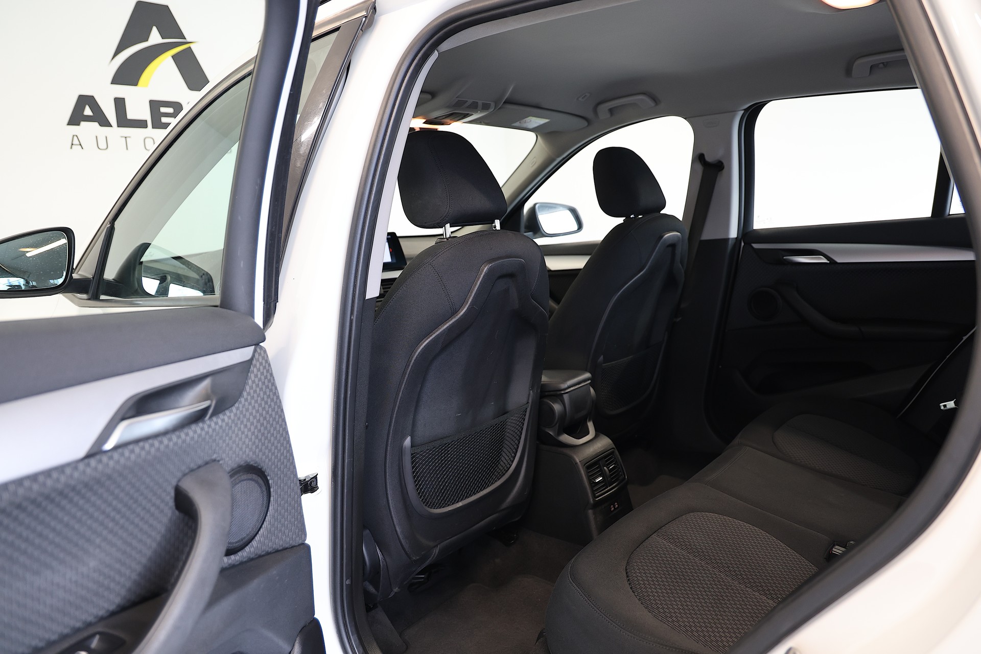 BMW X1 xDrive 18d Essential Edition Steptronic-image-16