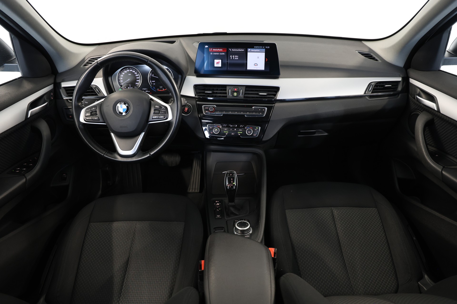 BMW X1 xDrive 18d Essential Edition Steptronic-image-10