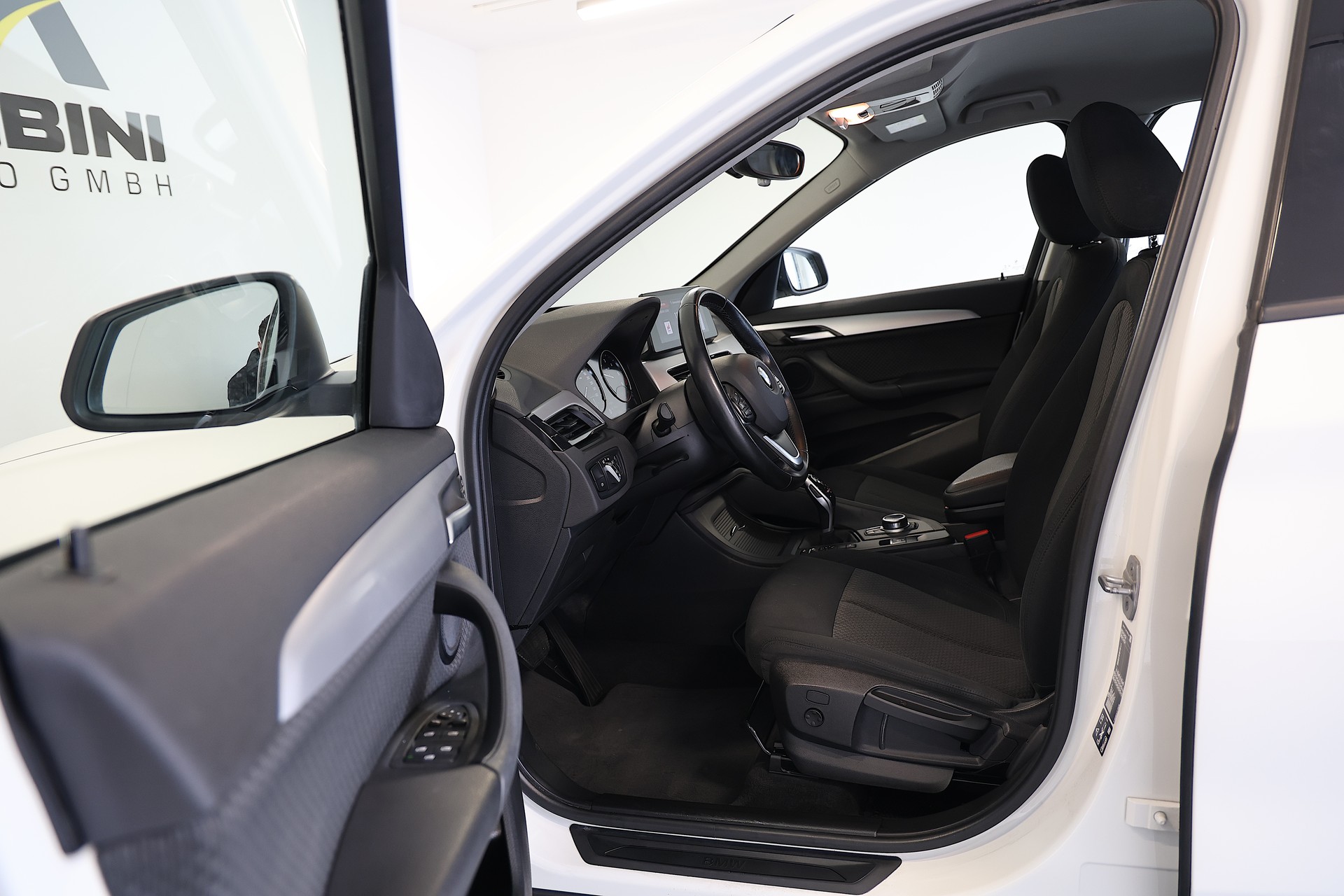 BMW X1 xDrive 18d Essential Edition Steptronic-image-6