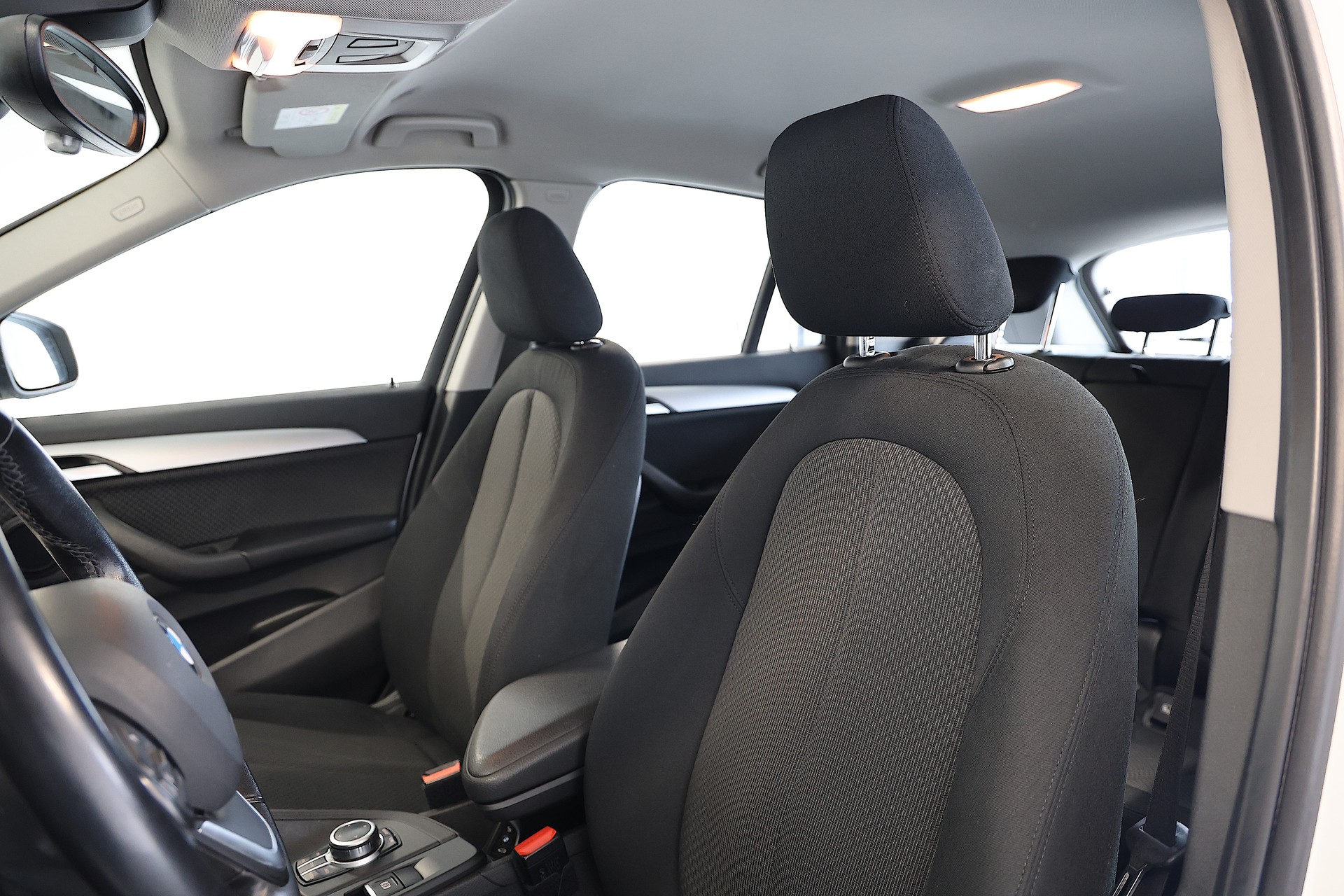 BMW X1 xDrive 18d Essential Edition Steptronic-image-7