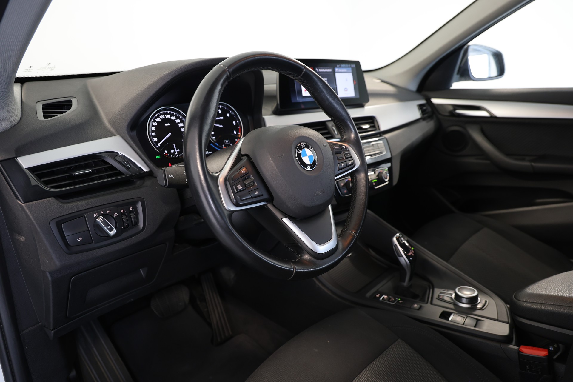 BMW X1 xDrive 18d Essential Edition Steptronic-image-8