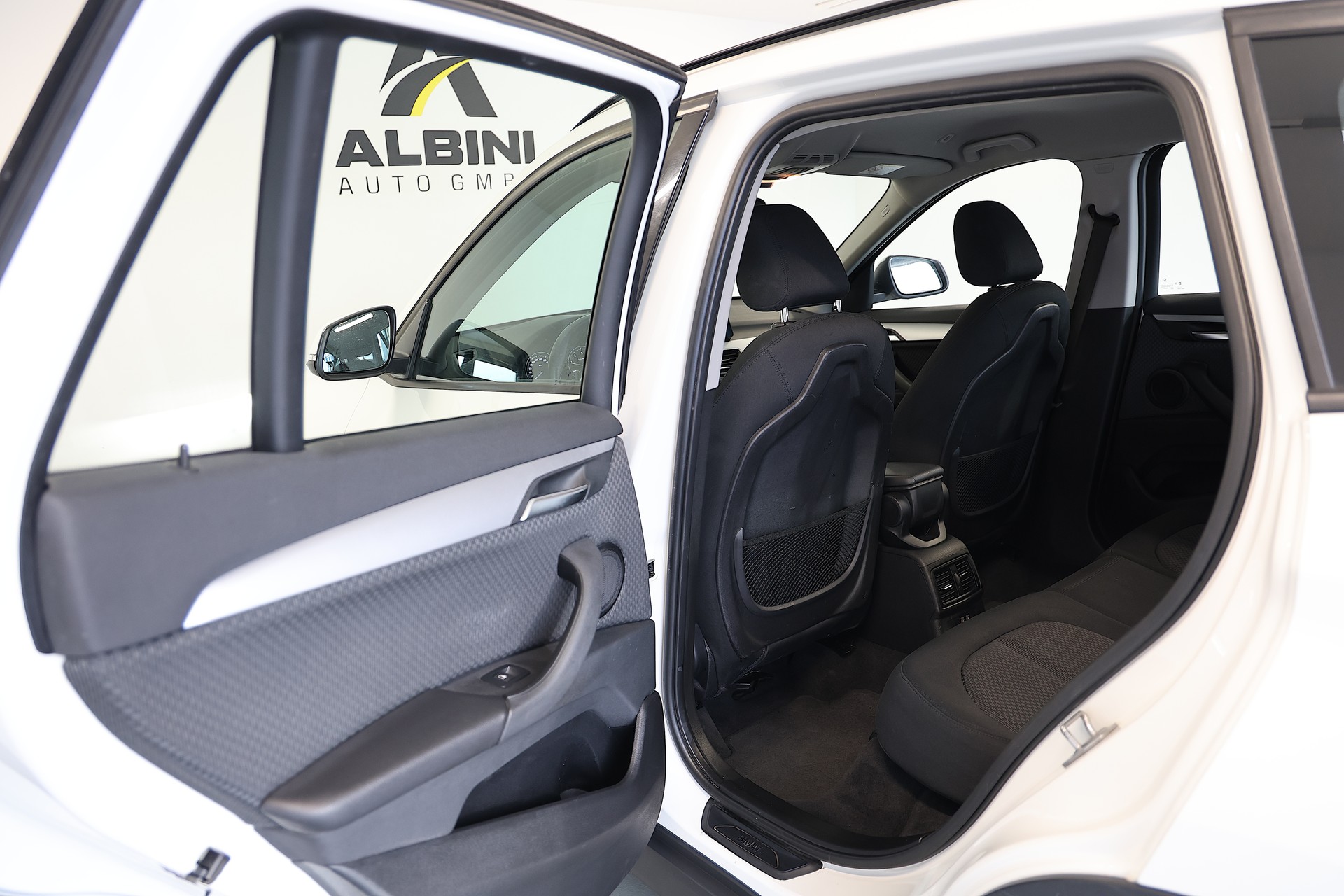 BMW X1 xDrive 18d Essential Edition Steptronic-image-14