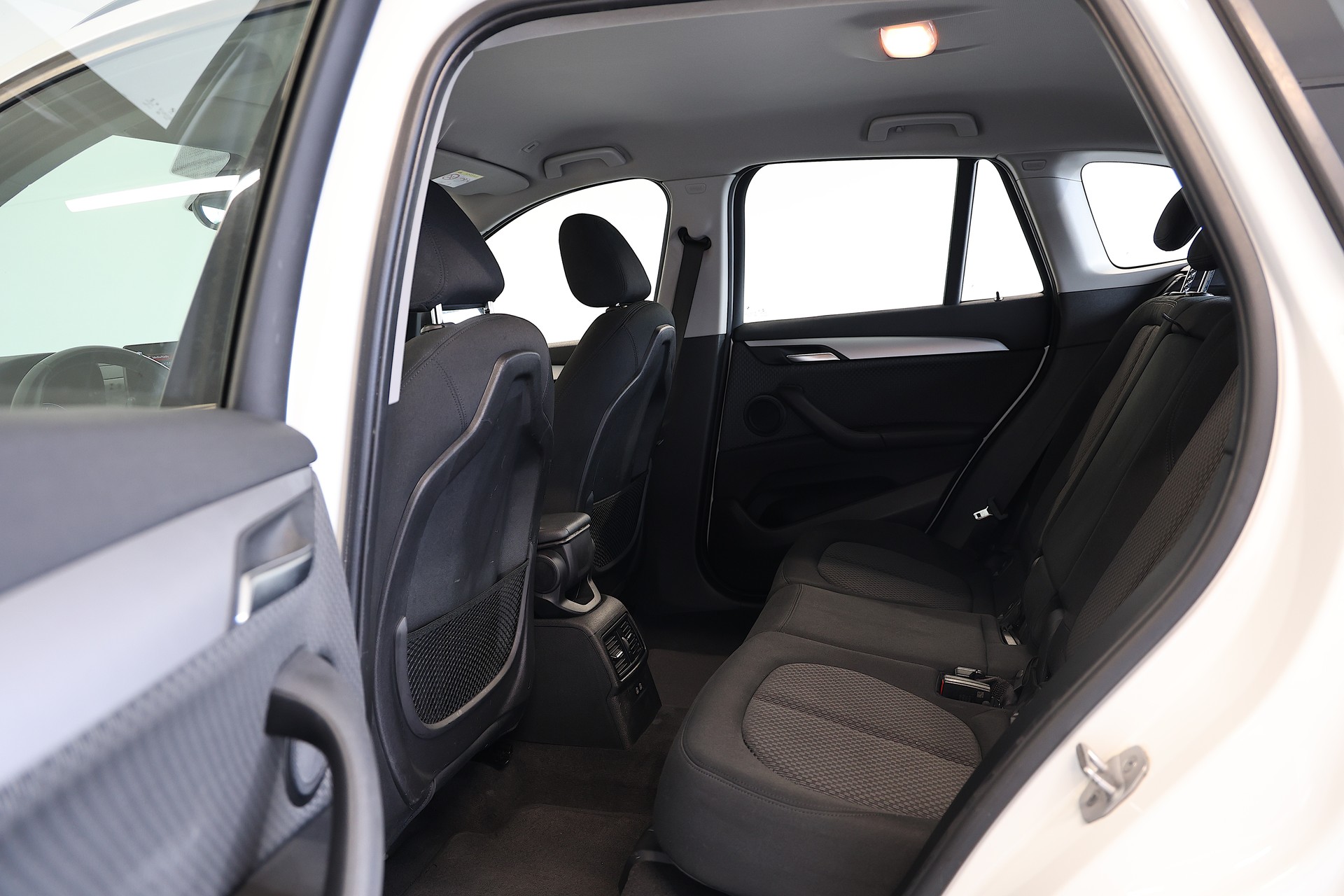 BMW X1 xDrive 18d Essential Edition Steptronic-image-15