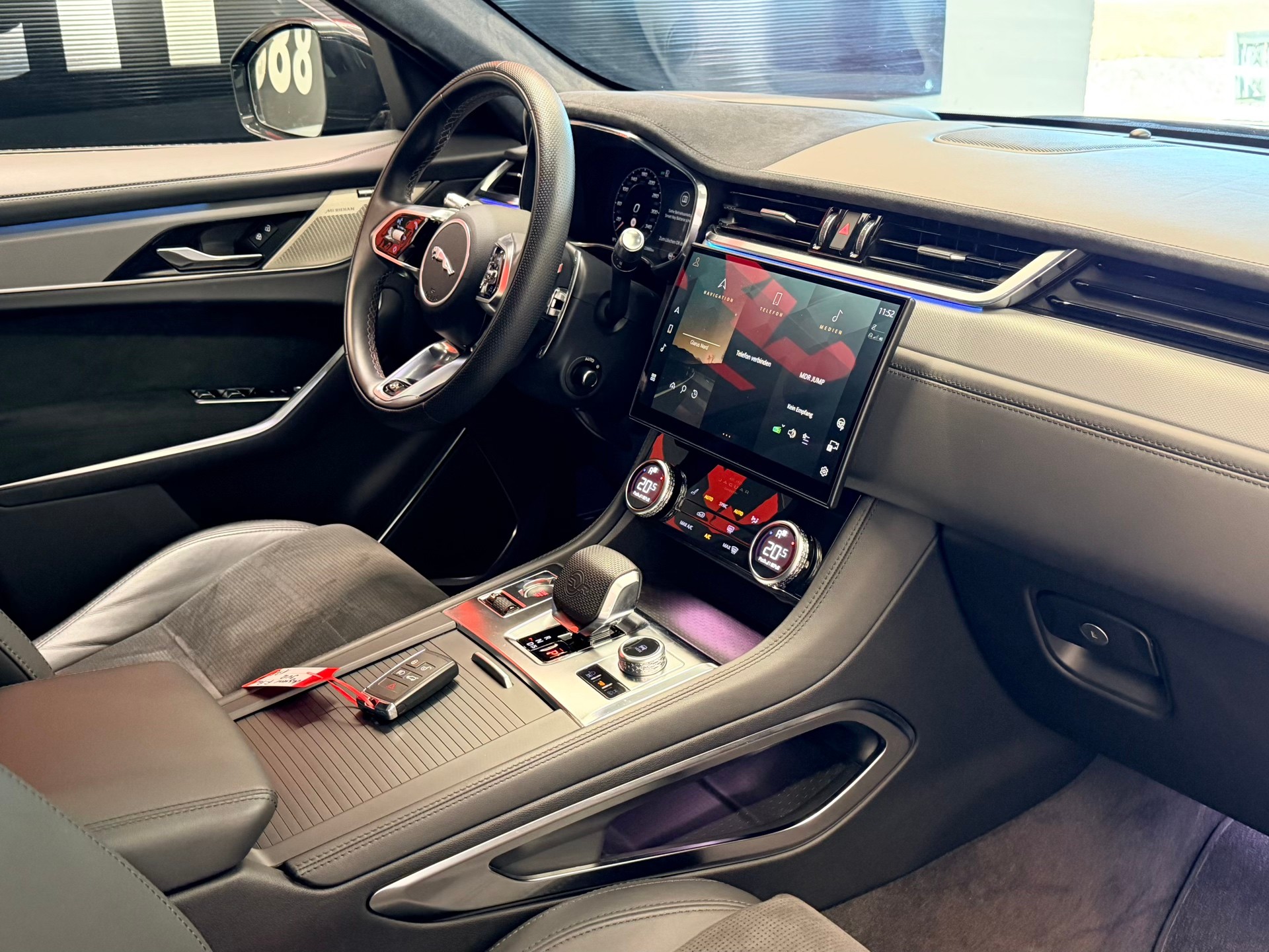 JAGUAR F-Pace 5.0 V8 SVR P550 AWD-image-22