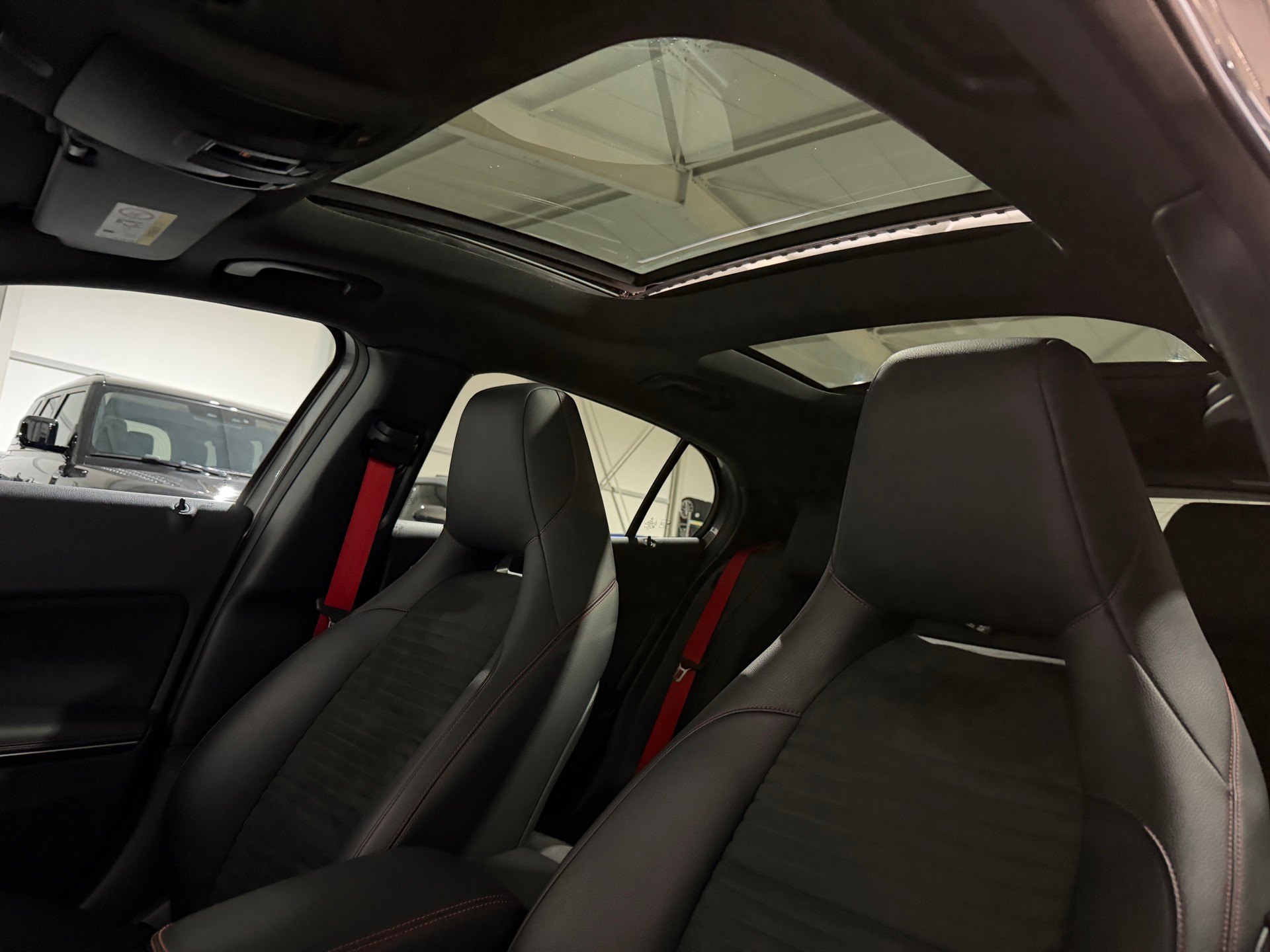 MERCEDES-BENZ GLA 45 AMG 4Matic 7G-DCT Performance Paket-image-13
