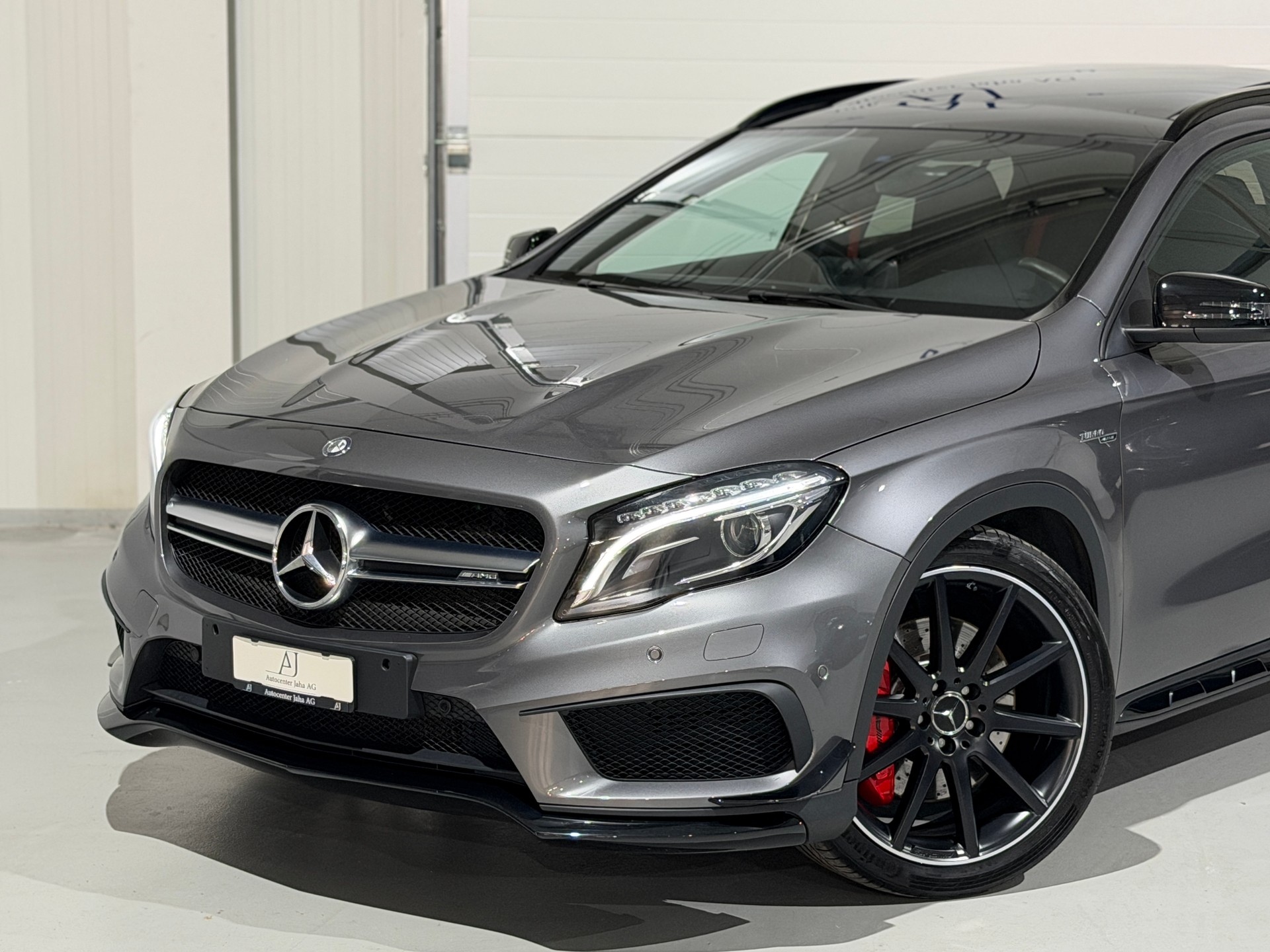 MERCEDES-BENZ GLA 45 AMG 4Matic 7G-DCT Performance Paket-image-2