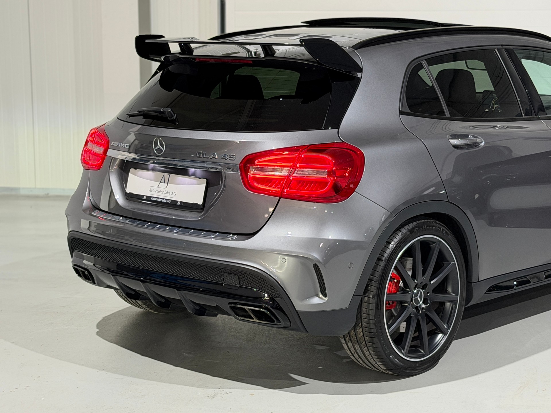 MERCEDES-BENZ GLA 45 AMG 4Matic 7G-DCT Performance Paket-image-4