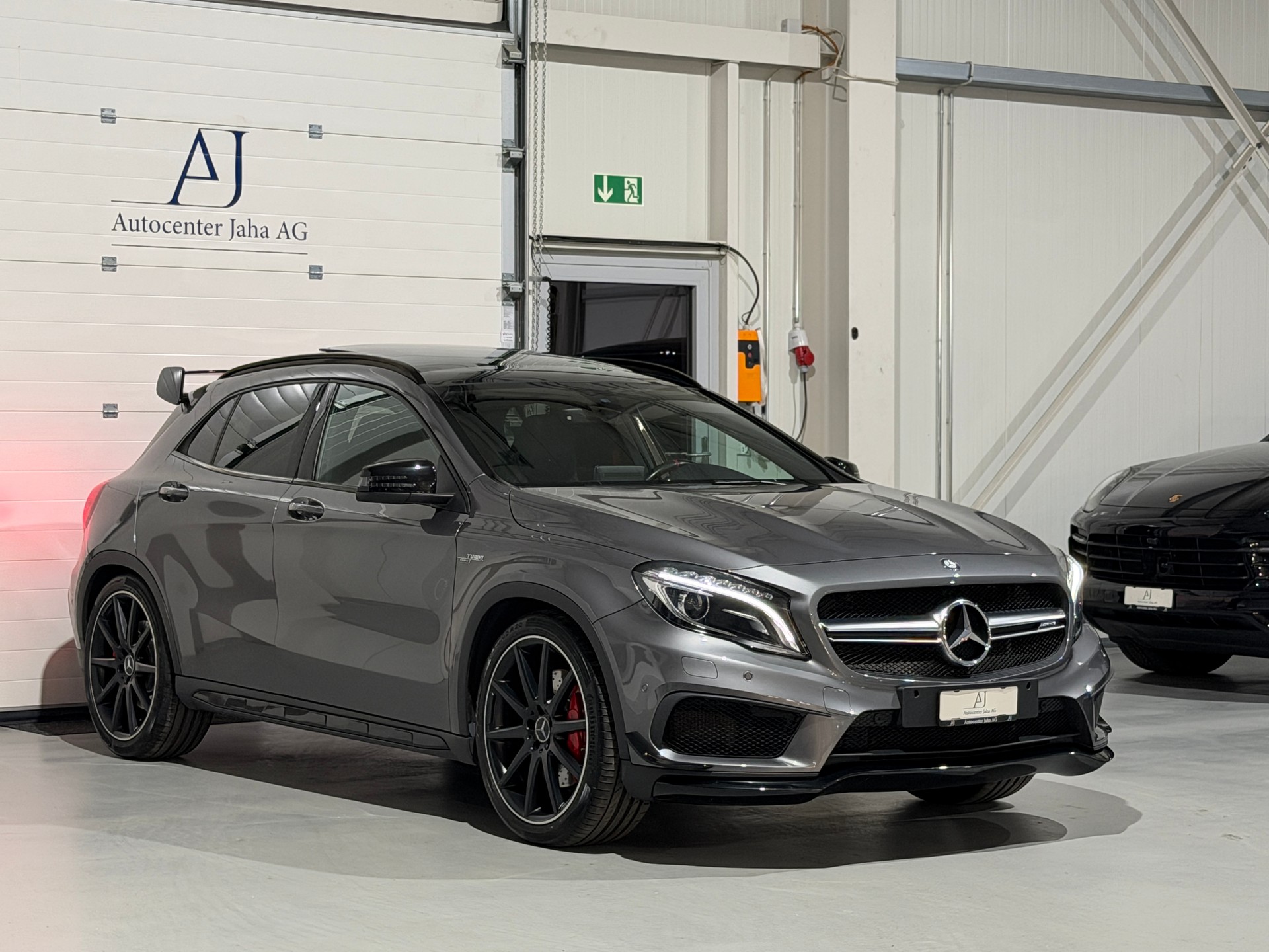 MERCEDES-BENZ GLA 45 AMG 4Matic 7G-DCT Performance Paket-image-3
