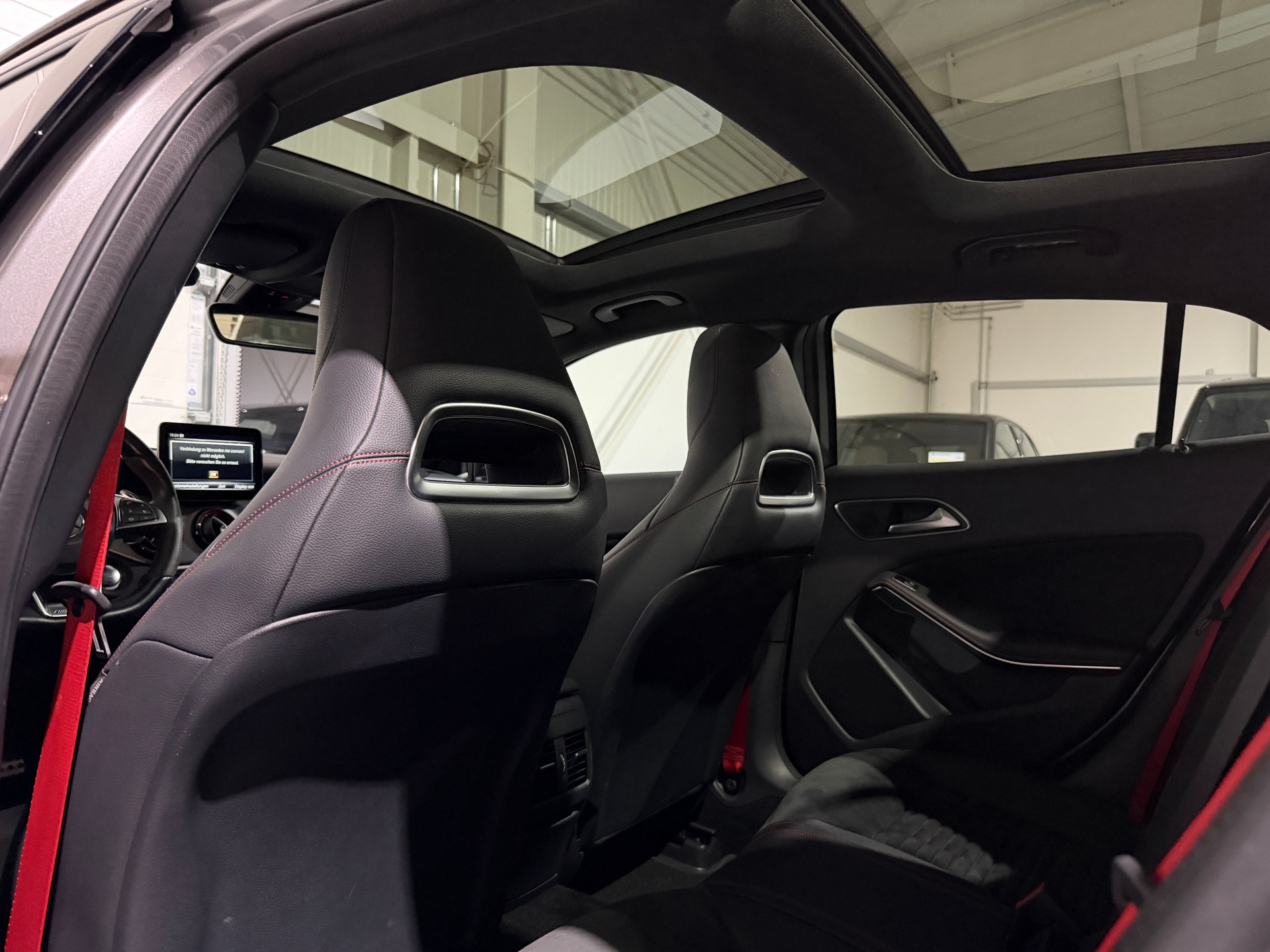 MERCEDES-BENZ GLA 45 AMG 4Matic 7G-DCT Performance Paket-image-11