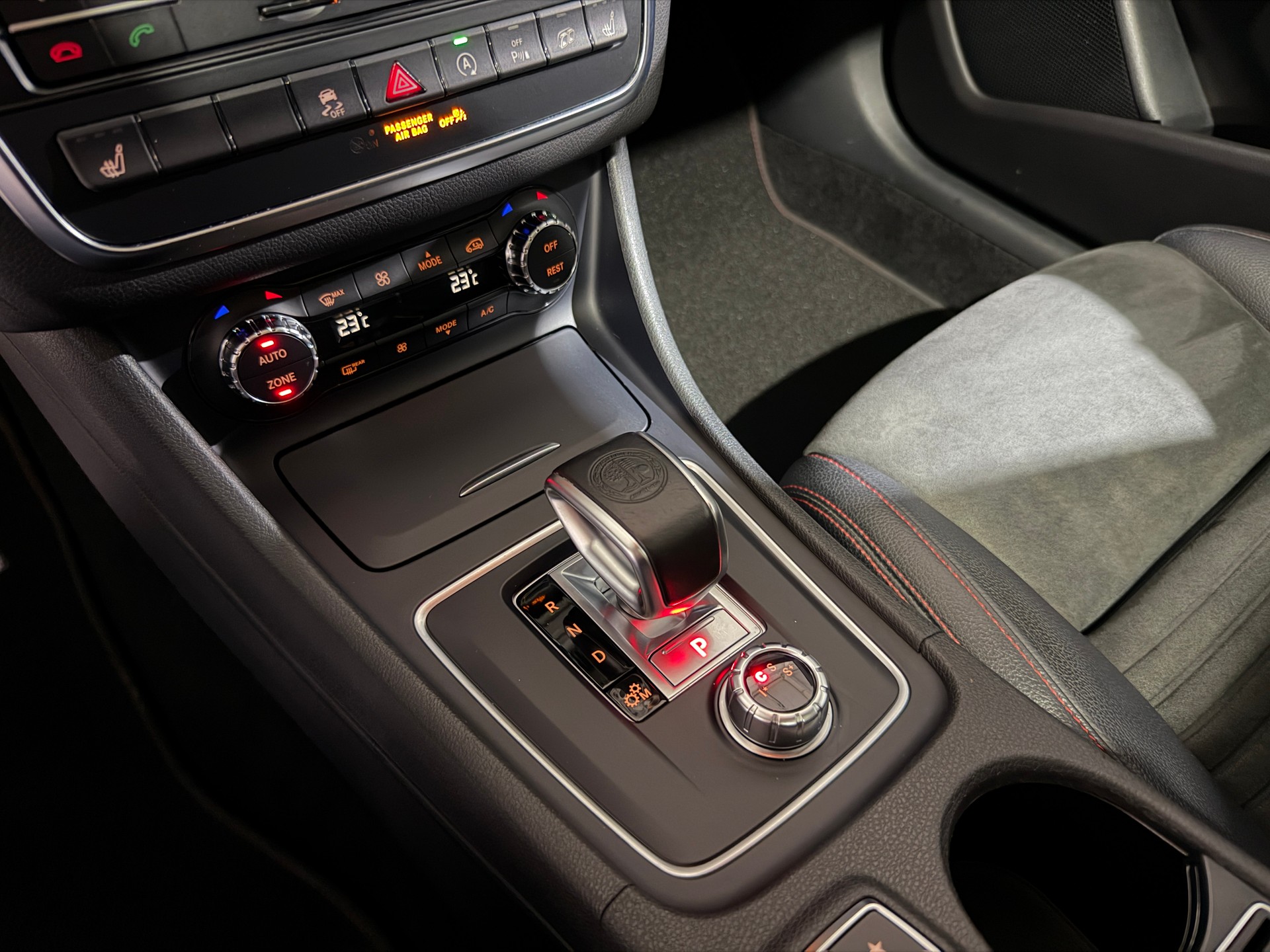 MERCEDES-BENZ GLA 45 AMG 4Matic 7G-DCT Performance Paket-image-9