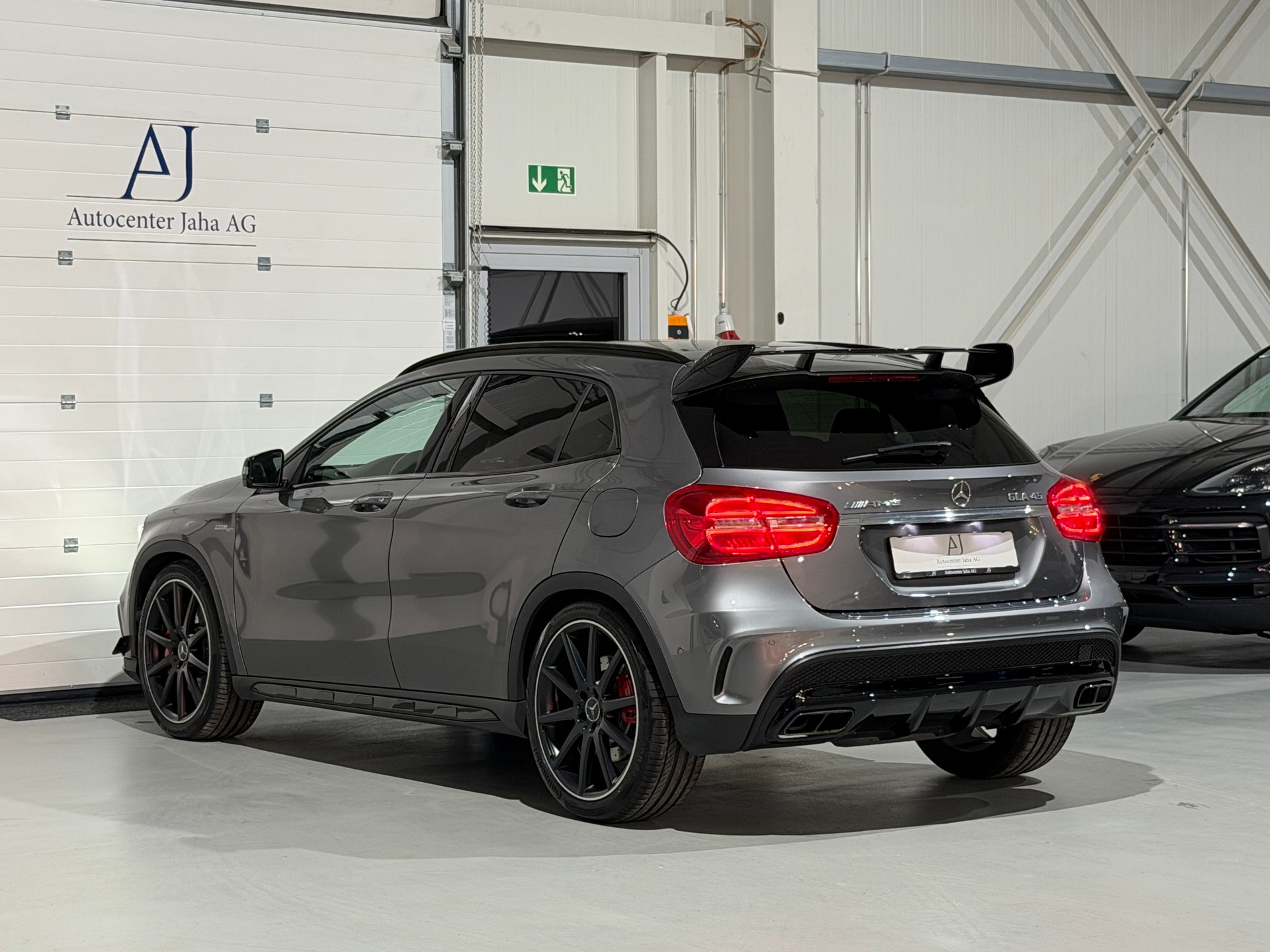 MERCEDES-BENZ GLA 45 AMG 4Matic 7G-DCT Performance Paket-image-18