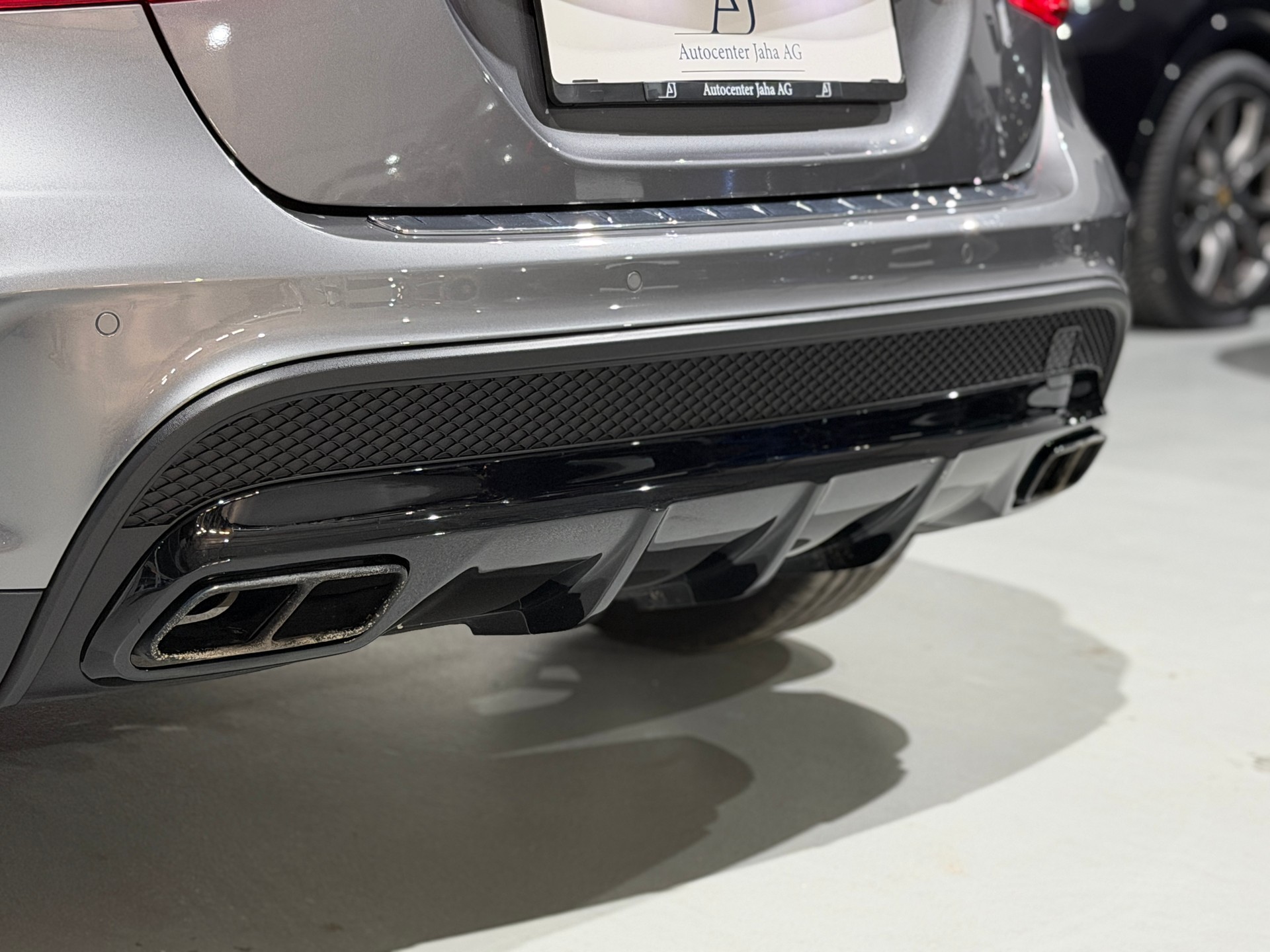 MERCEDES-BENZ GLA 45 AMG 4Matic 7G-DCT Performance Paket-image-16