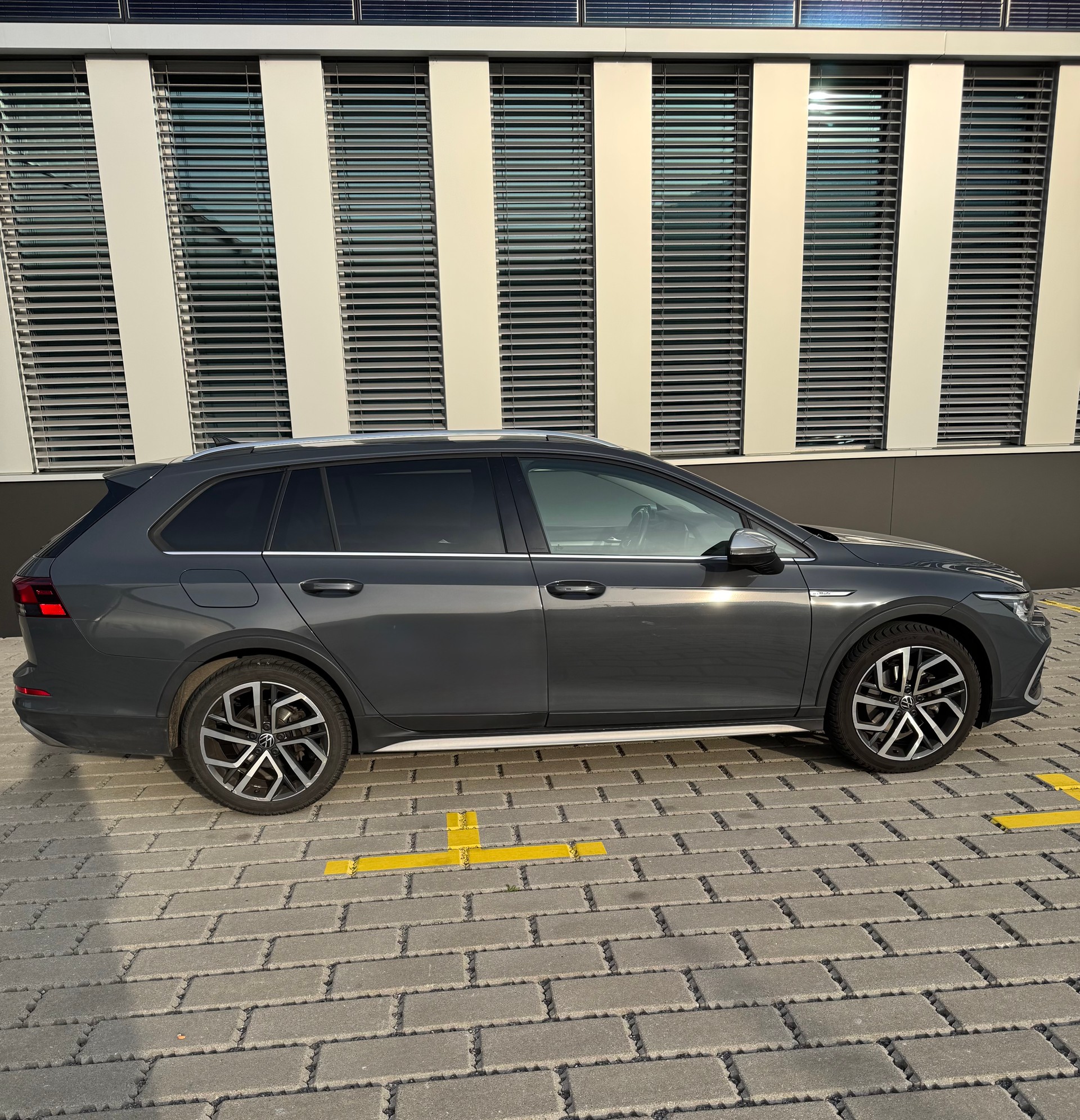 VW Golf 2.0 TSI Alltrack DSG 4Motion-image-11