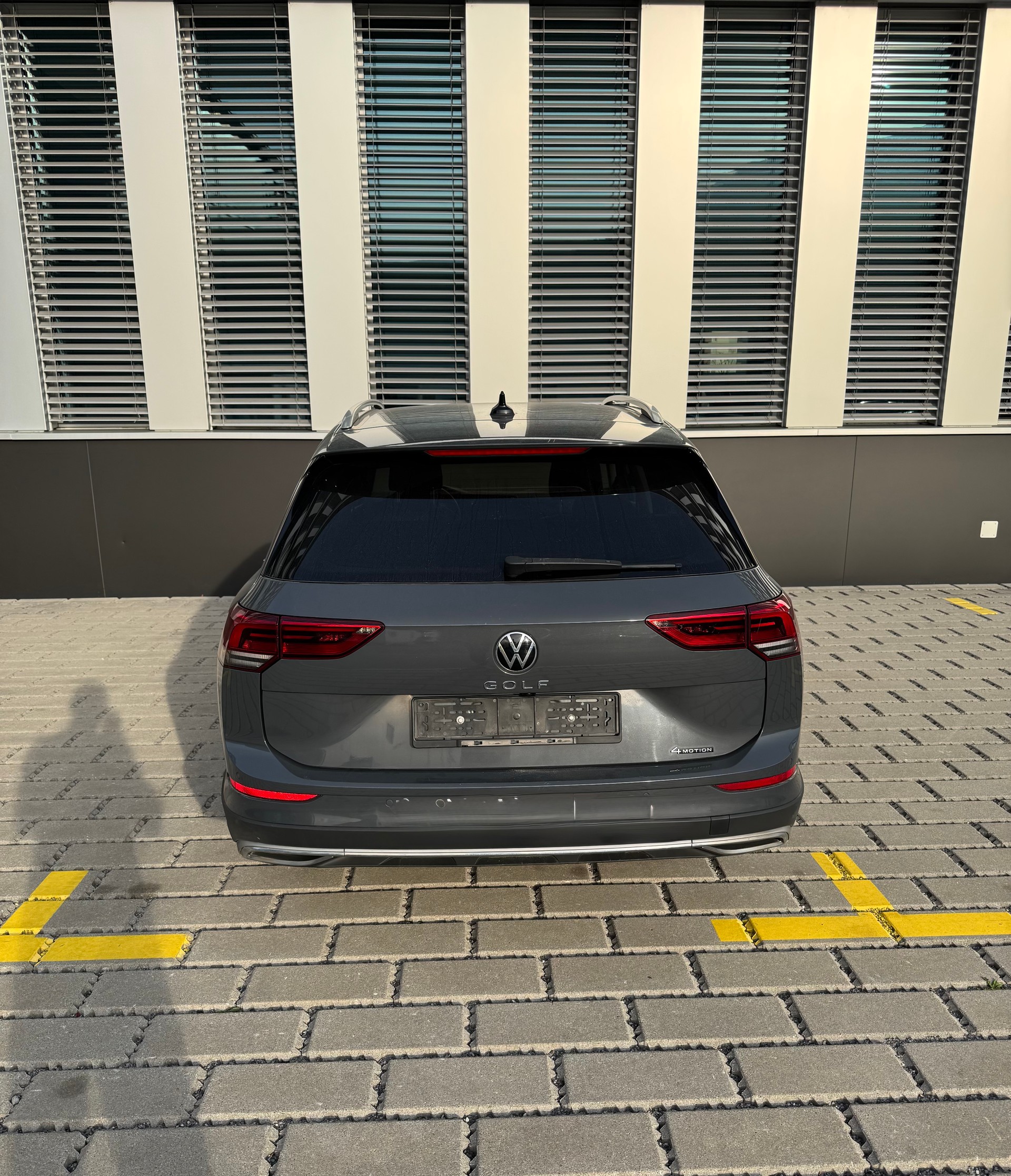 VW Golf 2.0 TSI Alltrack DSG 4Motion-image-15