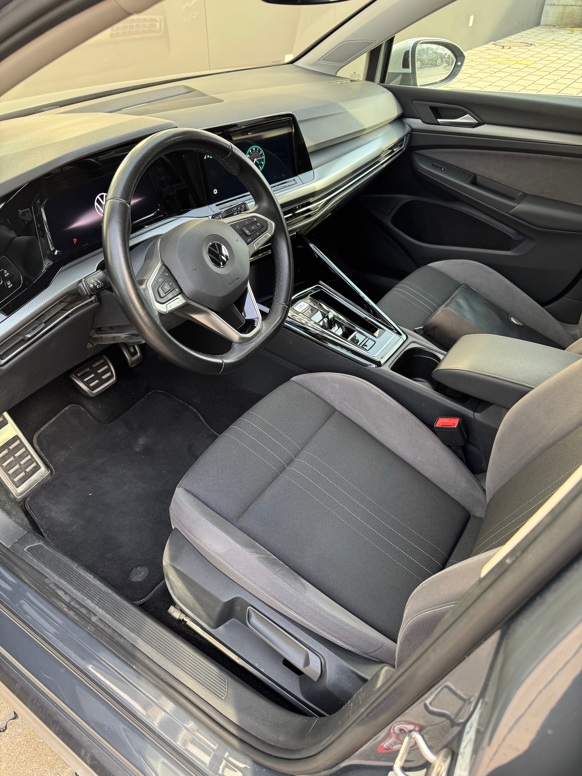 VW Golf 2.0 TSI Alltrack DSG 4Motion-image-3