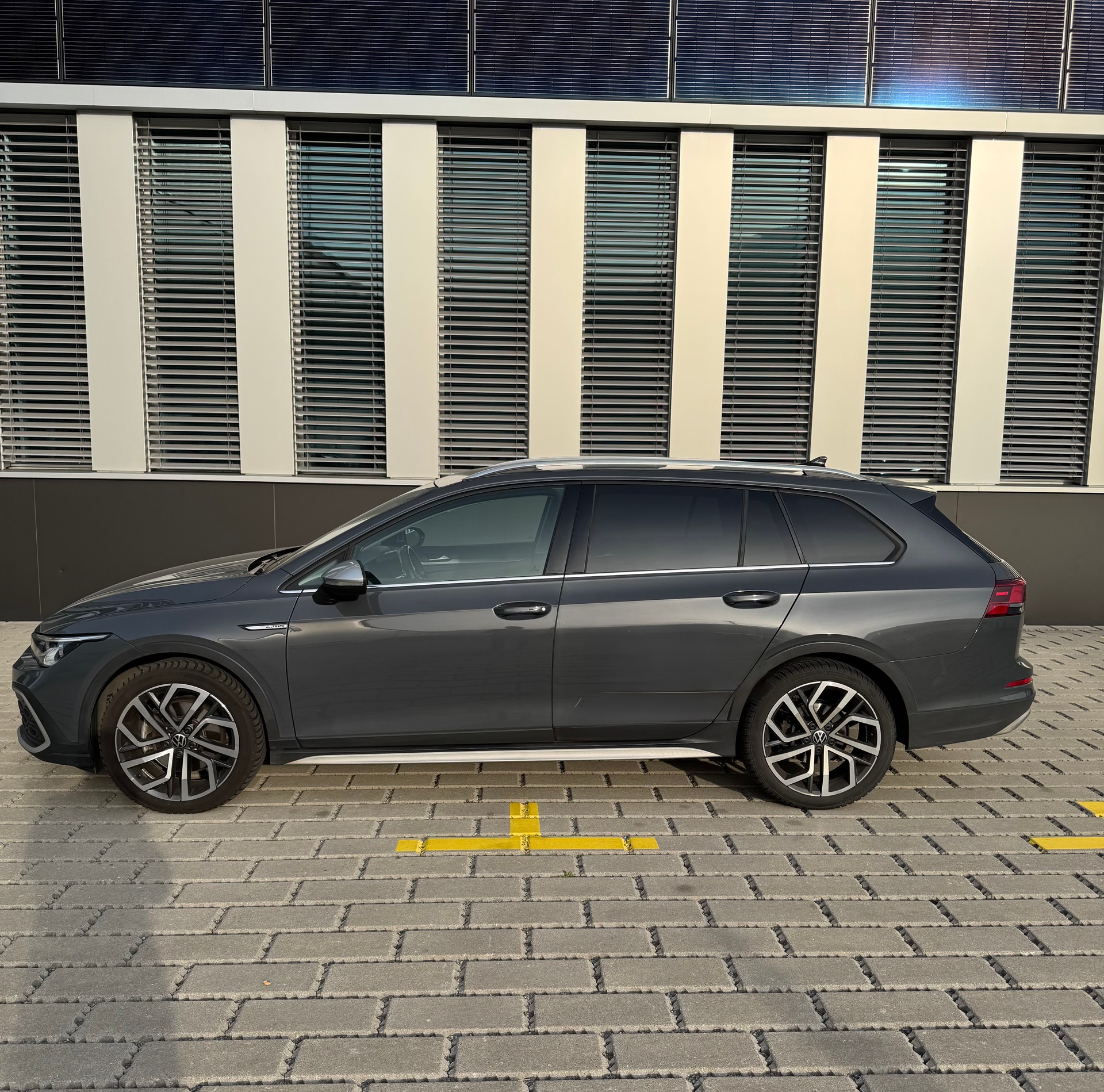 VW Golf 2.0 TSI Alltrack DSG 4Motion-image-9