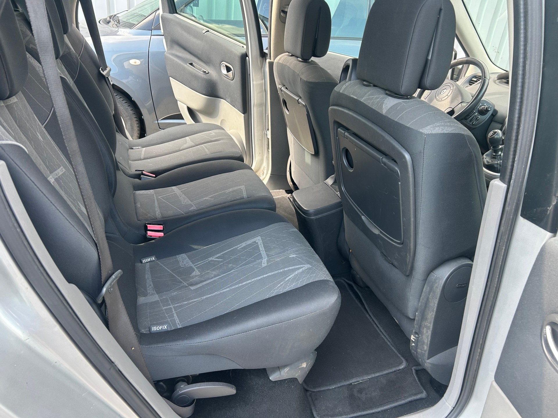 RENAULT Grand Scénic 2.0 16V Authentique Confort-image-9