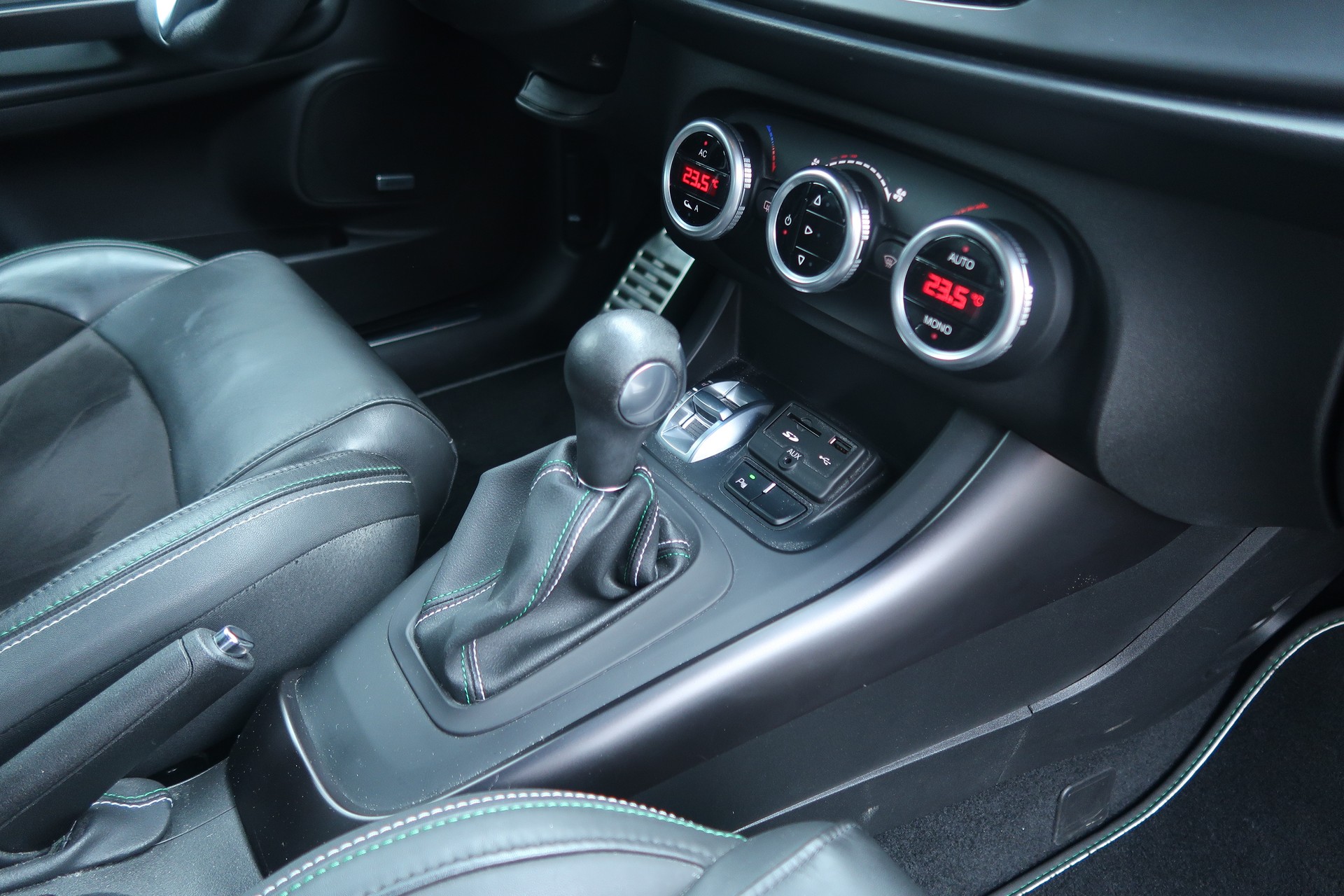 ALFA ROMEO Giulietta 1750 TBi Quadrifoglio Verde TCT-image-13