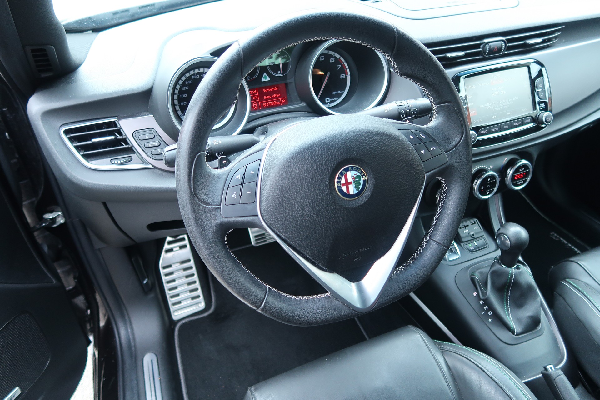 ALFA ROMEO Giulietta 1750 TBi Quadrifoglio Verde TCT-image-14