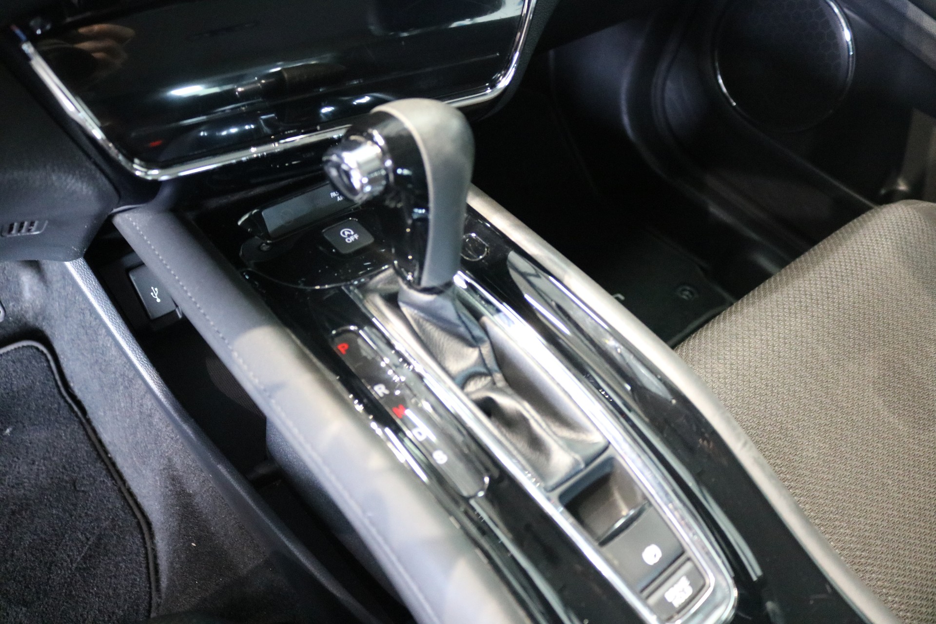 HONDA HR-V 1.5i-VTEC Elegance CVT-image-9