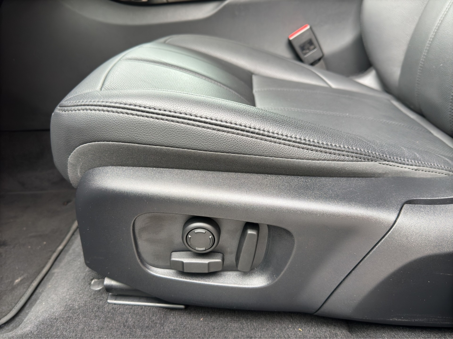 LAND ROVER Range Rover Evoque D200 Dynamic SE Black AT9-image-9