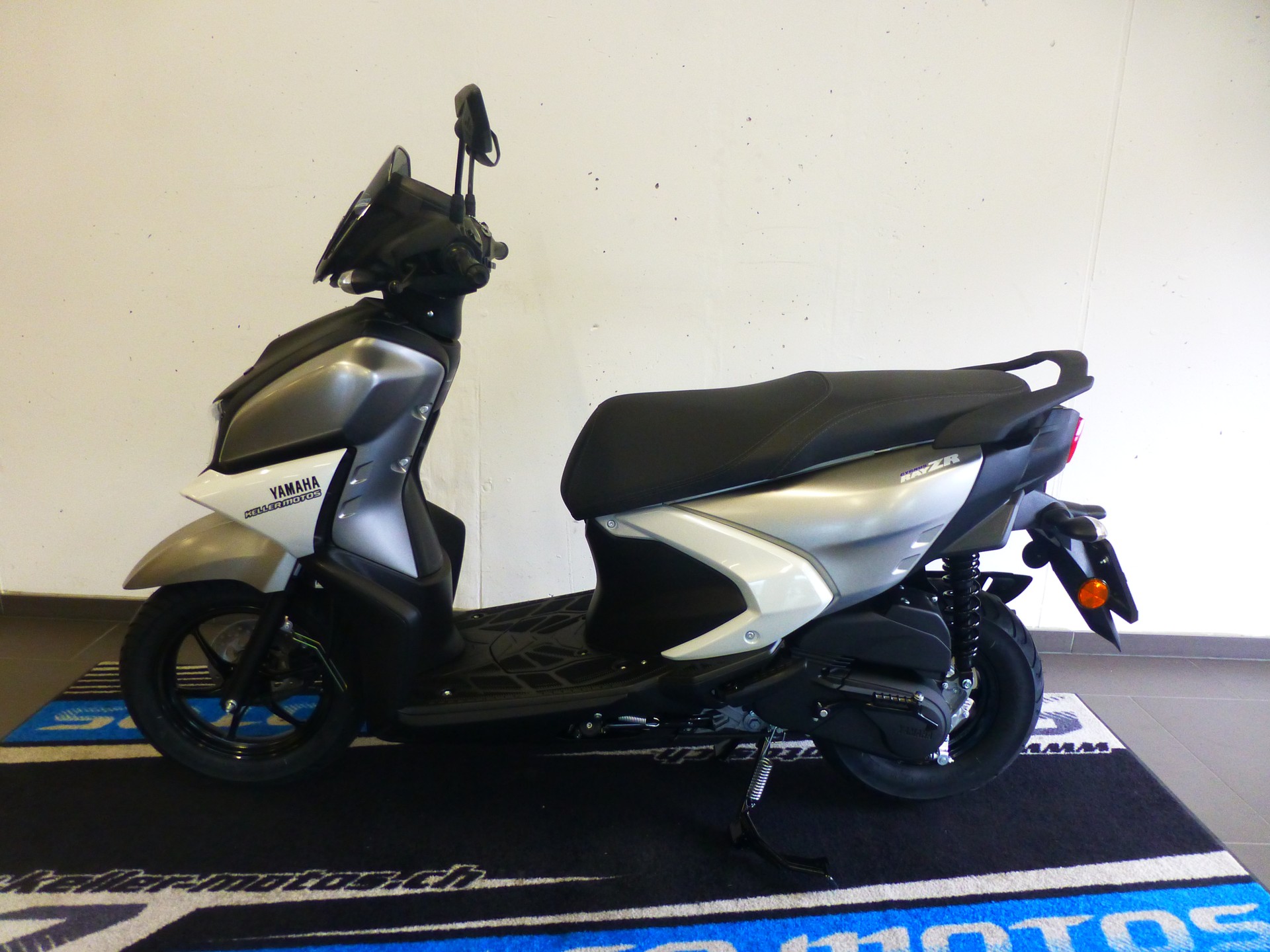 YAMAHA Ray 125-showroom-element-1