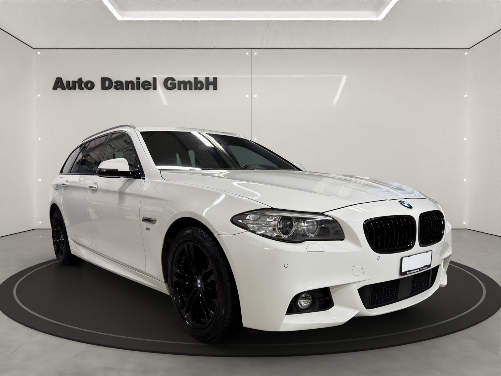 BMW 520d Touring xDrive M-Sportline-image-2