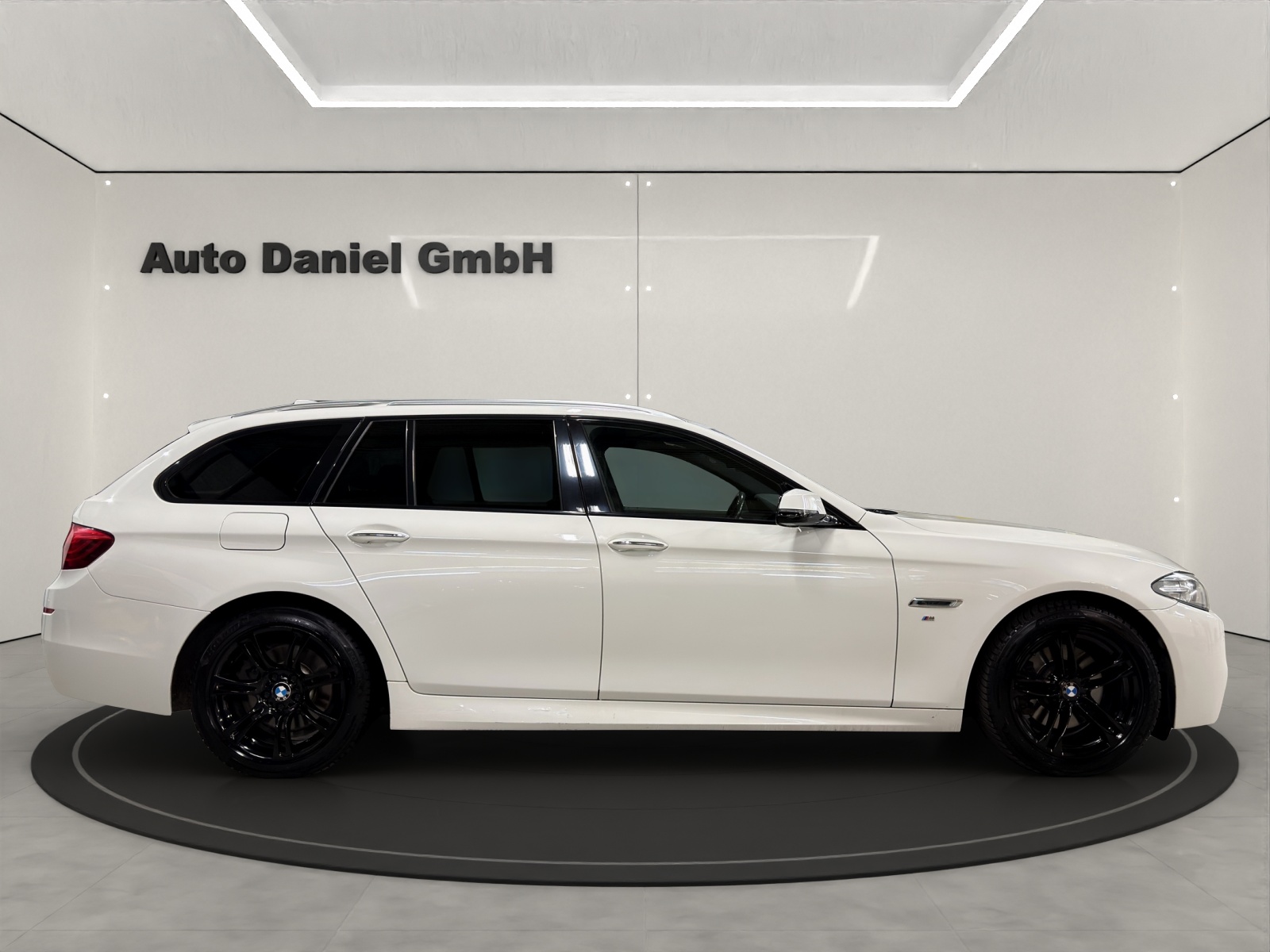 BMW 520d Touring xDrive M-Sportline-image-3