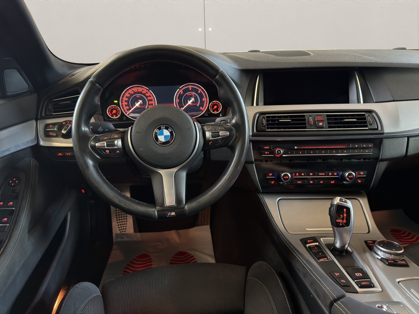BMW 520d Touring xDrive M-Sportline-image-10
