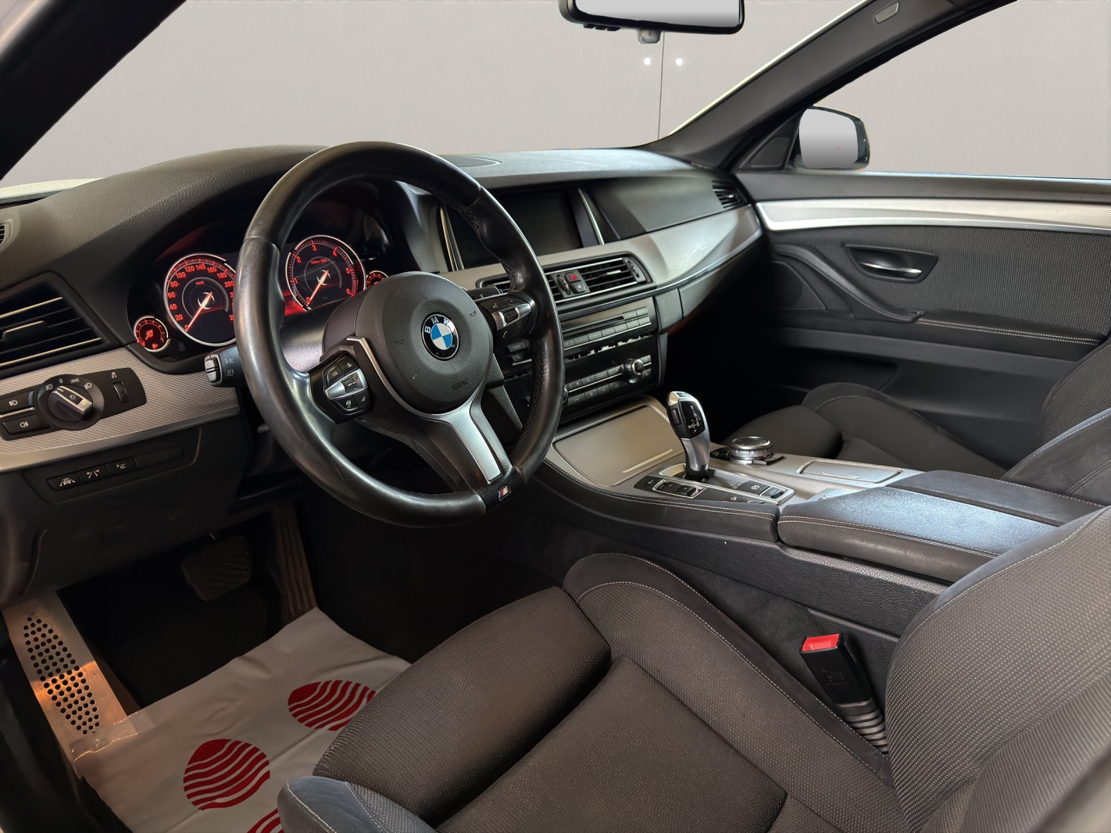 BMW 520d Touring xDrive M-Sportline-image-8