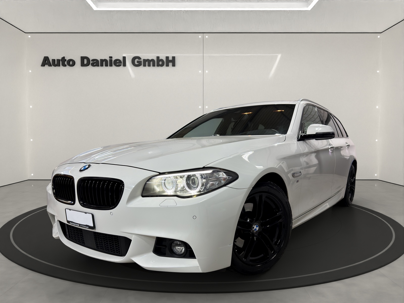 BMW 520d Touring xDrive M-Sportline-image-0