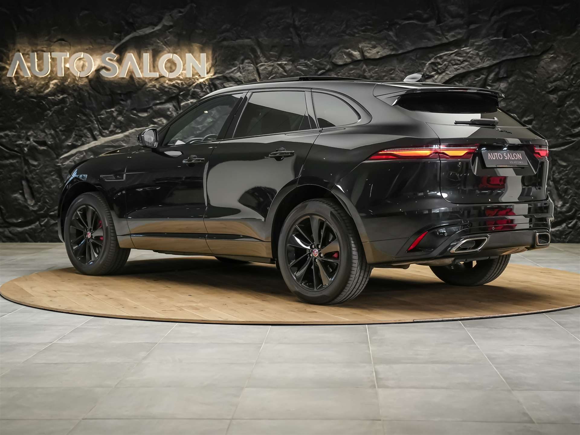 JAGUAR F-Pace 3.0 D I6 R-Dynamic SE AWD Panorama*Abstandsregler*All black*-image-2