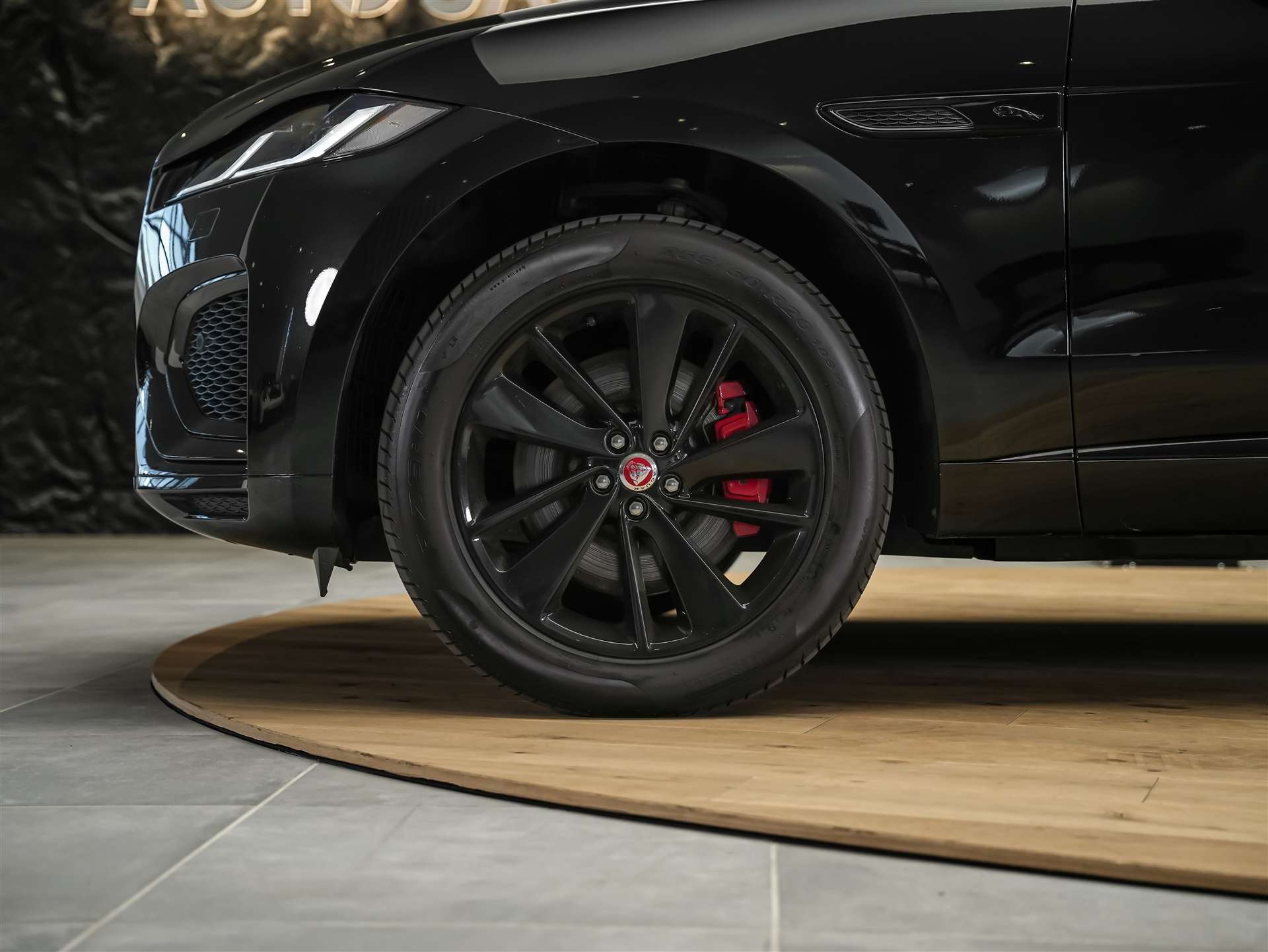 JAGUAR F-Pace 3.0 D I6 R-Dynamic SE AWD Panorama*Abstandsregler*All black*-image-19