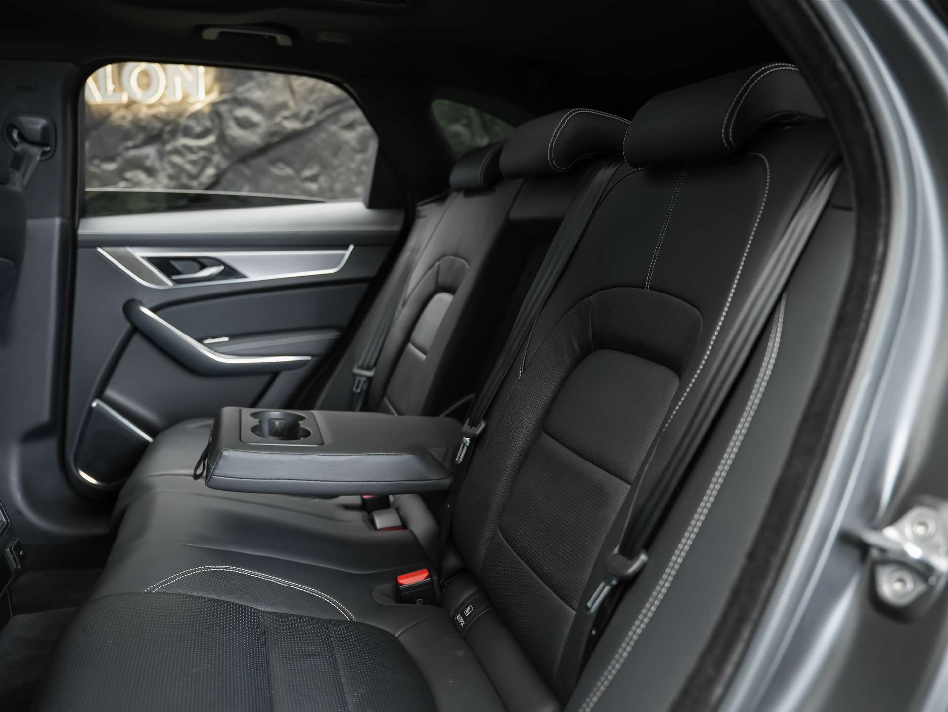JAGUAR F-Pace 3.0 D I6 R-Dynamic SE AWD Panorama*Abstandsregler*All black*-image-15