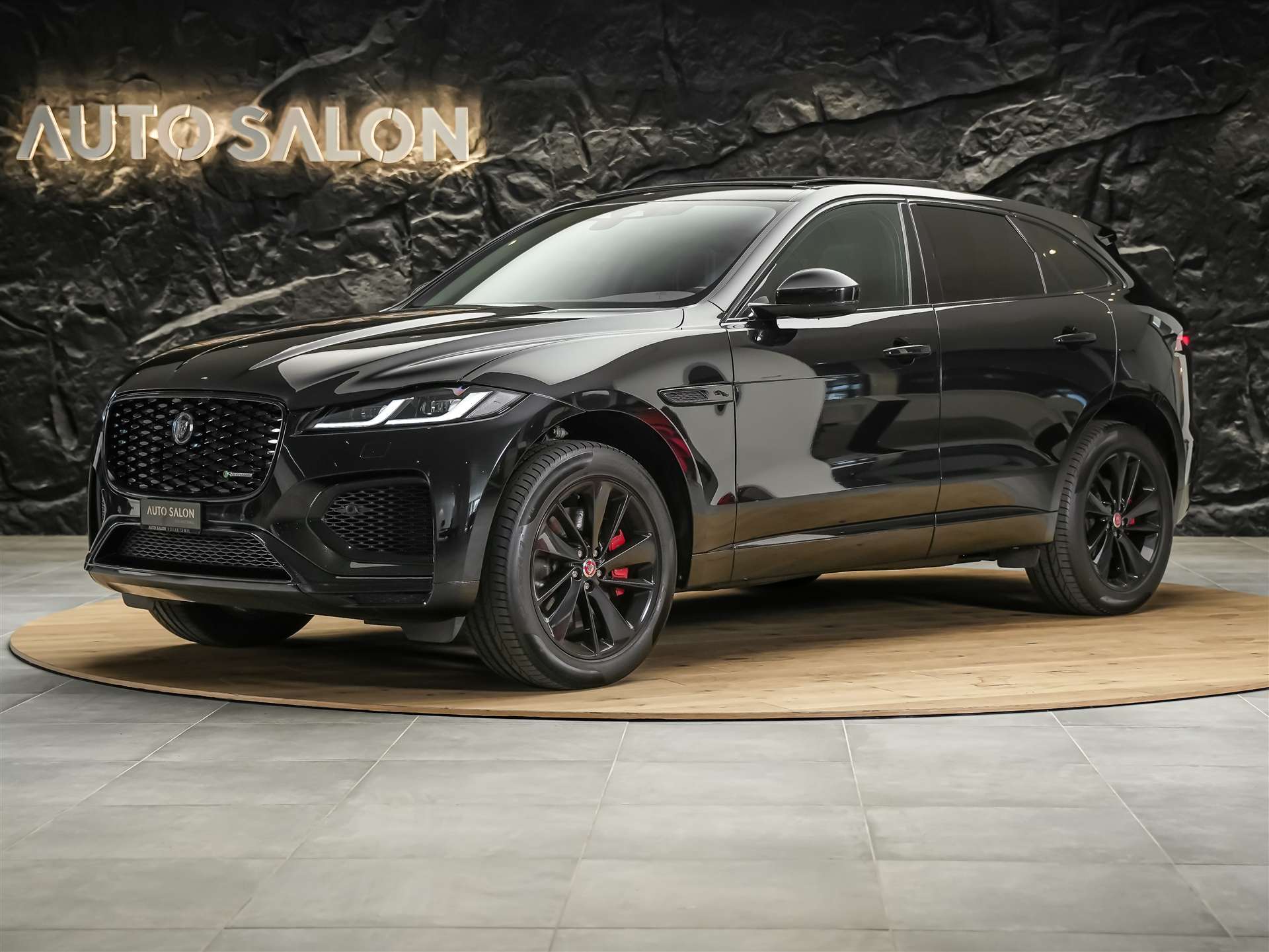 JAGUAR F-Pace 3.0 D I6 R-Dynamic SE AWD Panorama*Abstandsregler*All black*-image-0